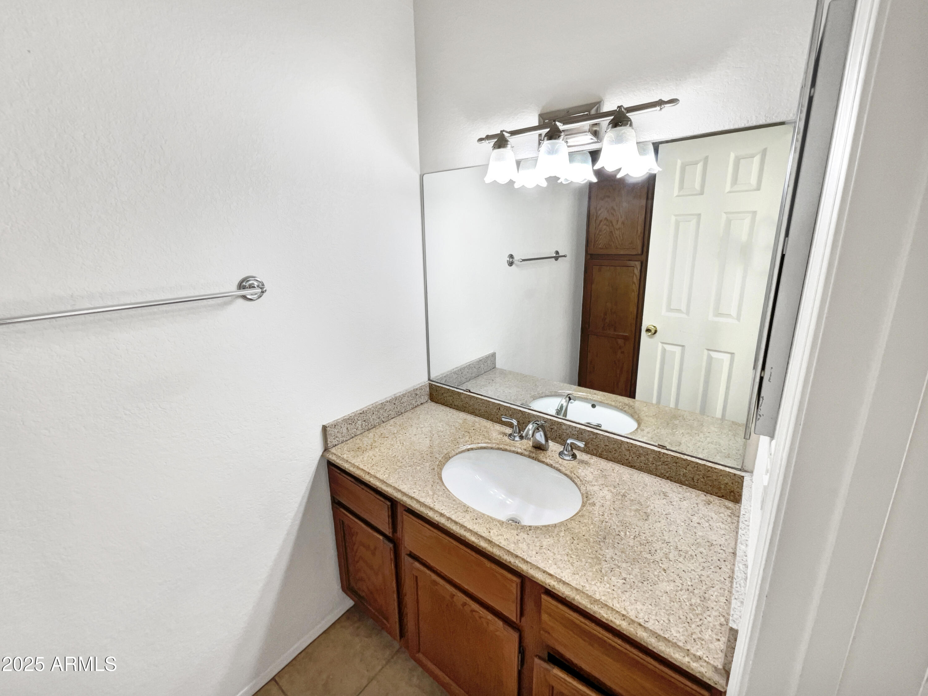 2617 W WILLOW Avenue