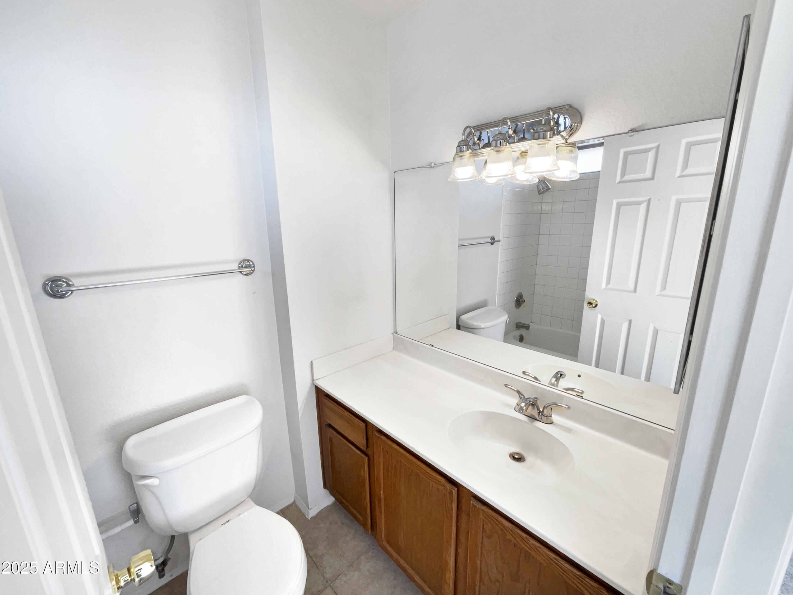 2617 W WILLOW Avenue