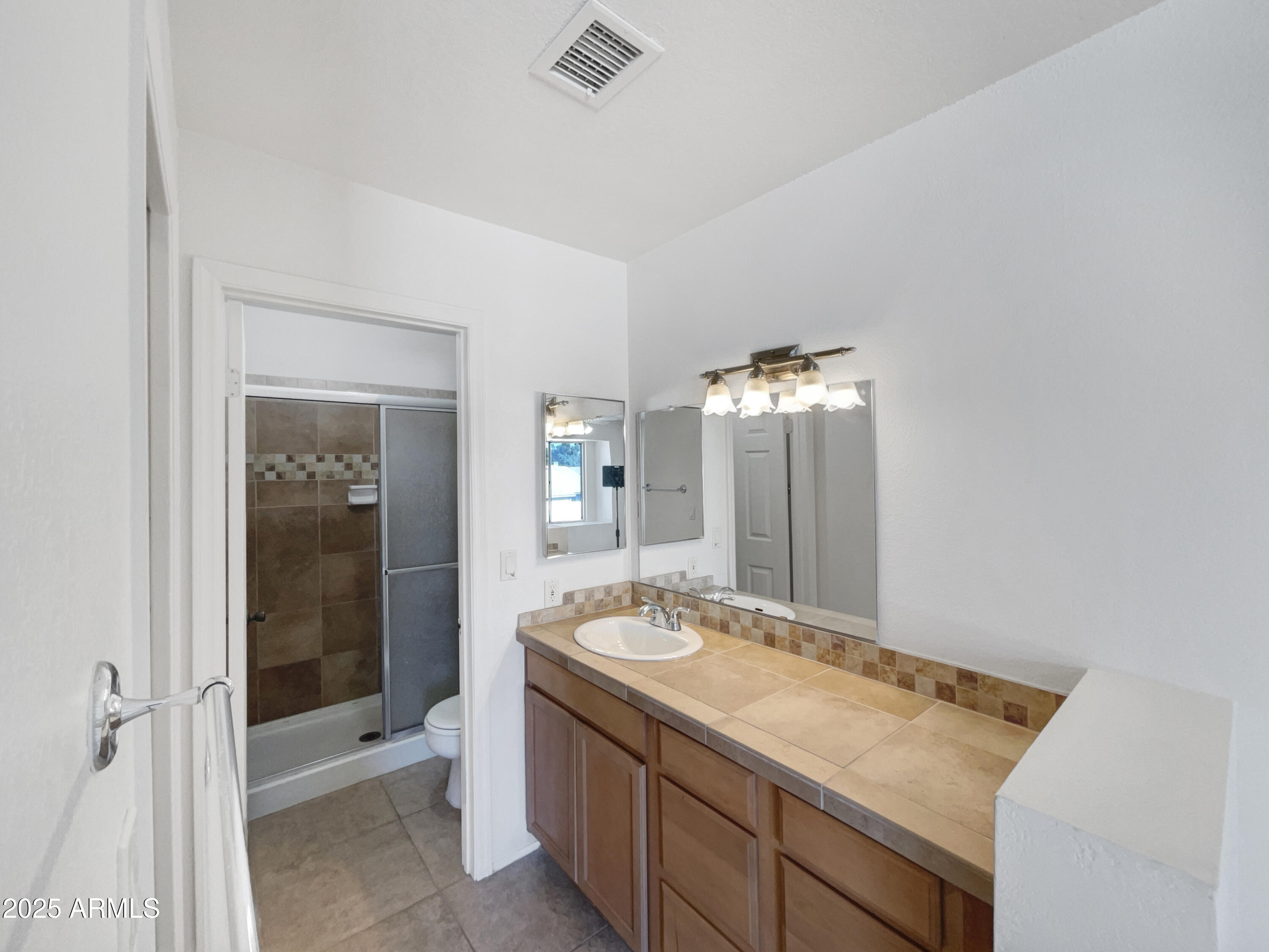 2617 W WILLOW Avenue