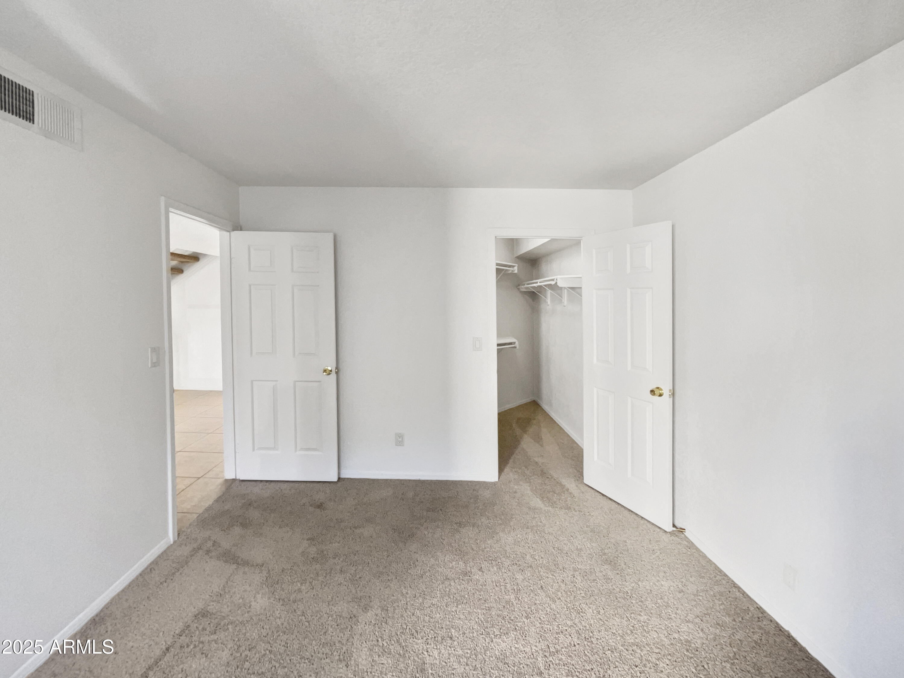 2617 W WILLOW Avenue