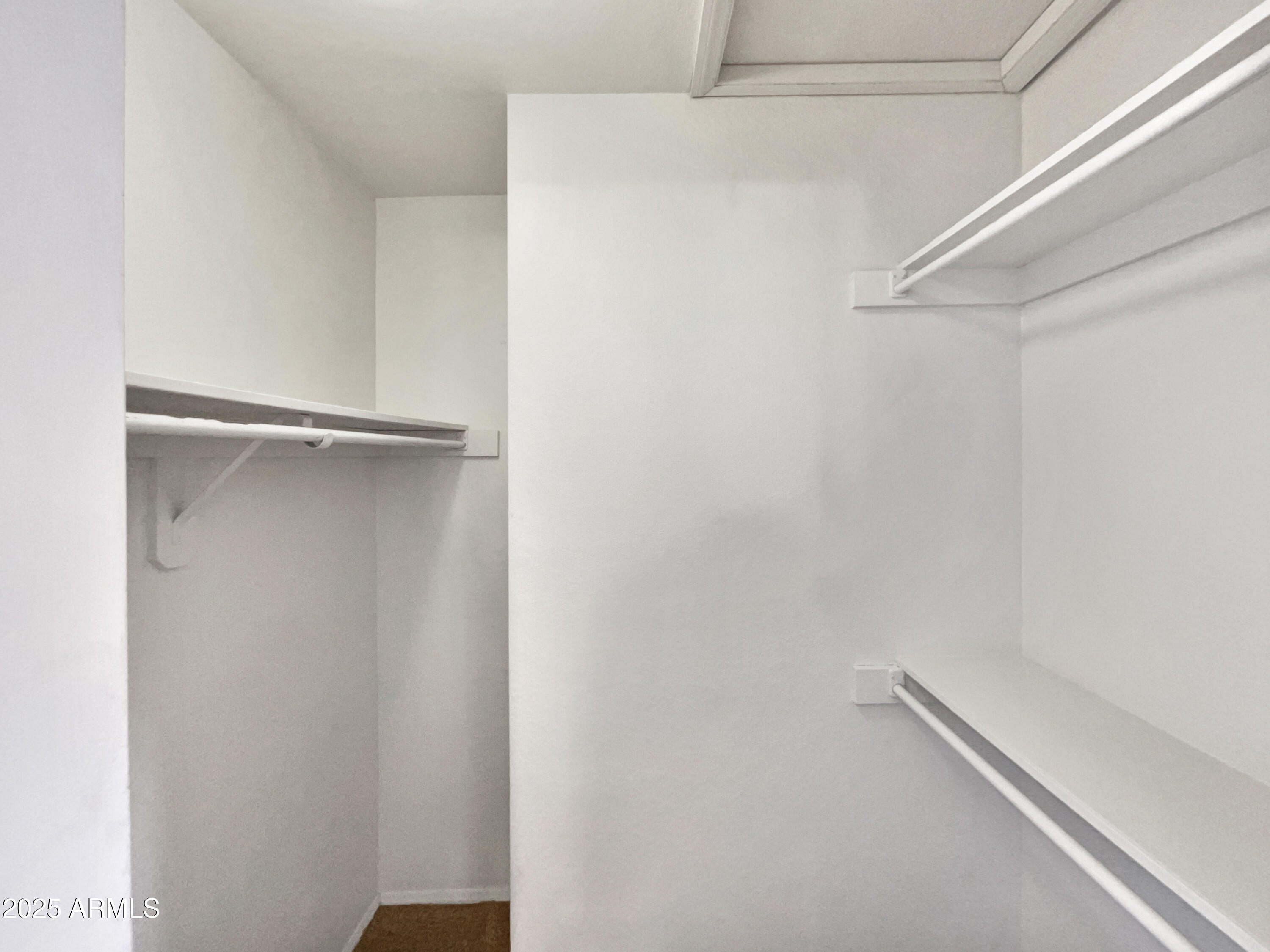 2617 W WILLOW Avenue