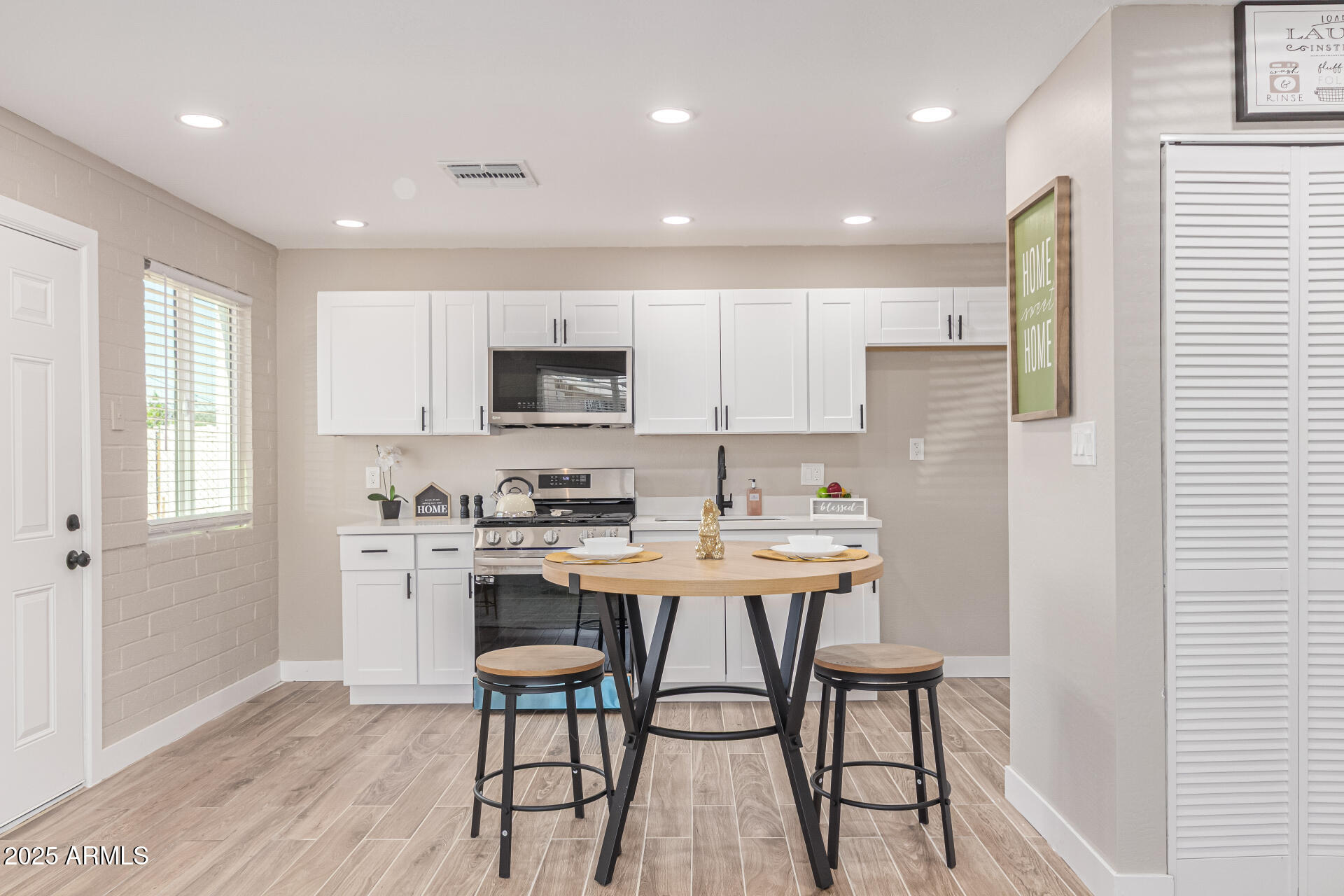 2503 E SOUTHGATE Avenue