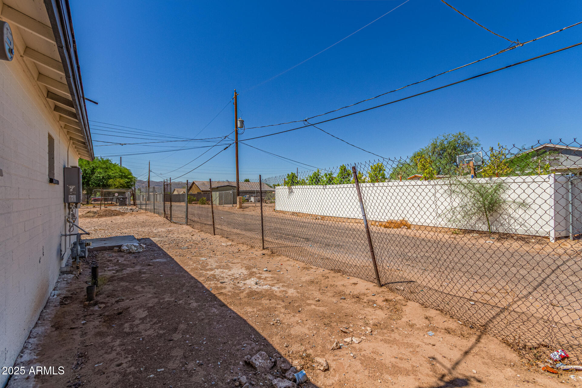 2503 E SOUTHGATE Avenue