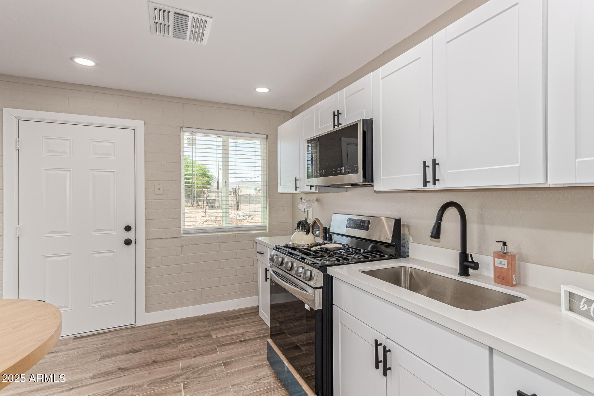 2503 E SOUTHGATE Avenue