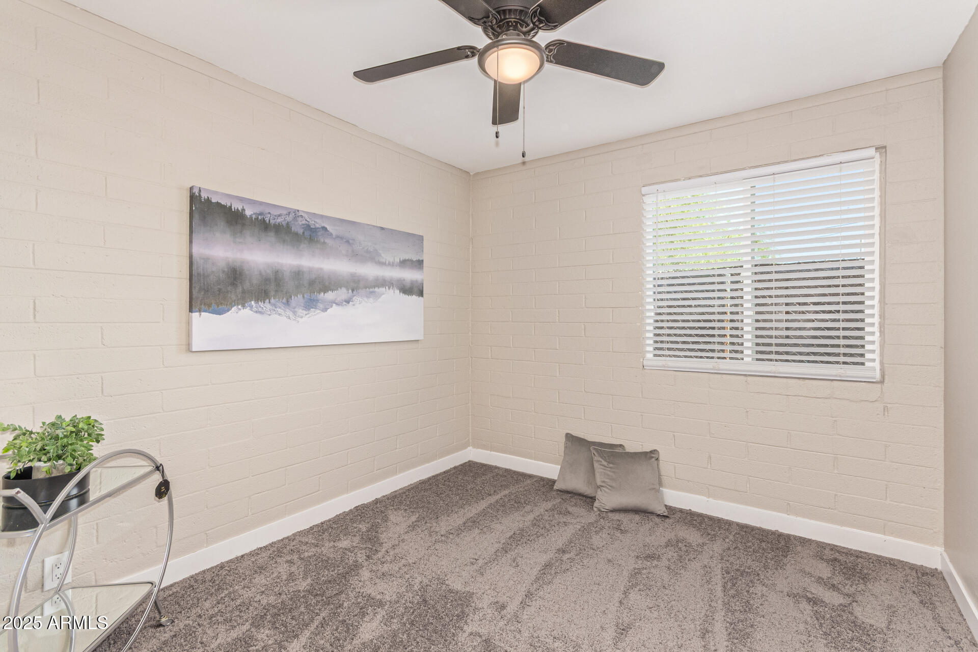 2503 E SOUTHGATE Avenue