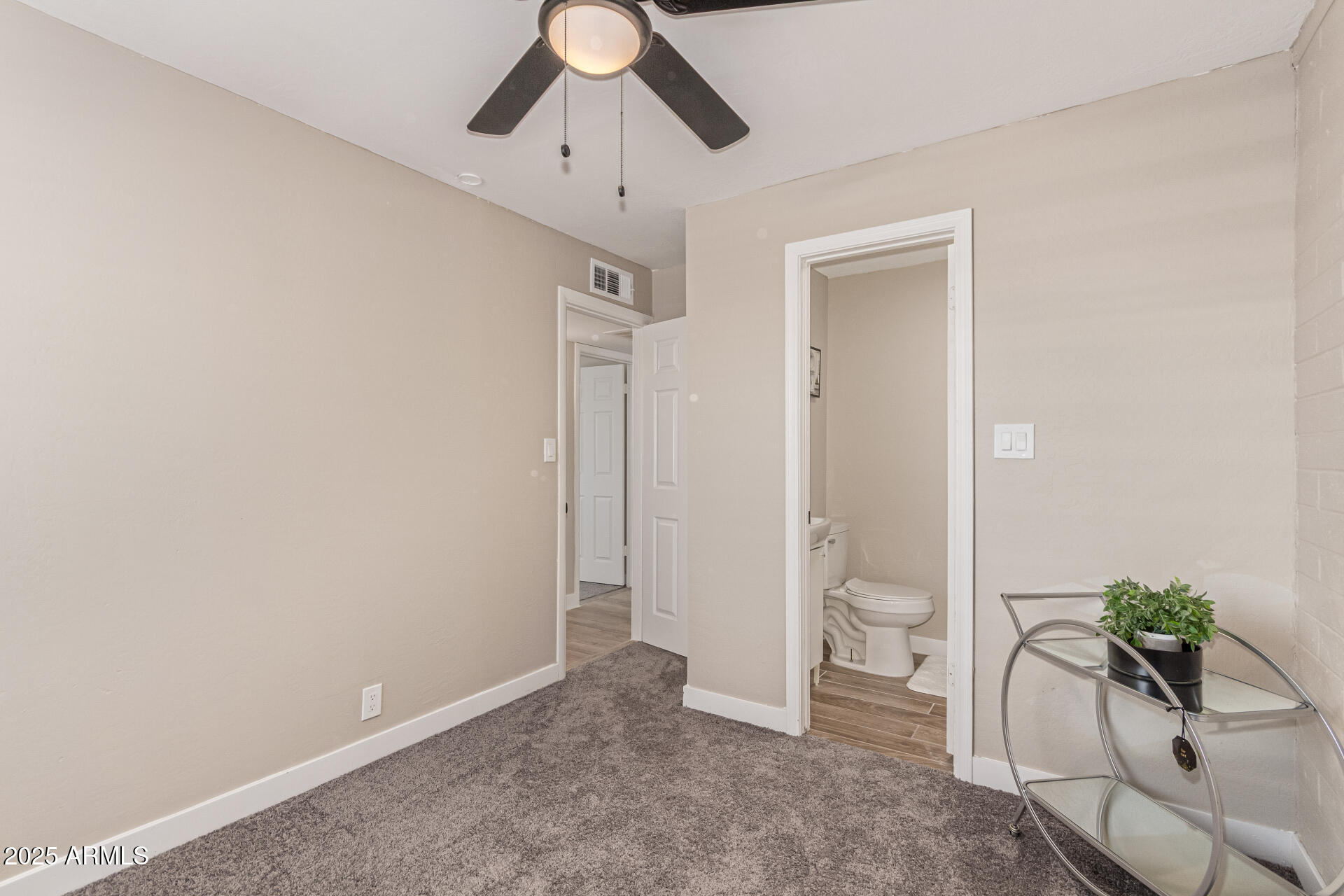 2503 E SOUTHGATE Avenue