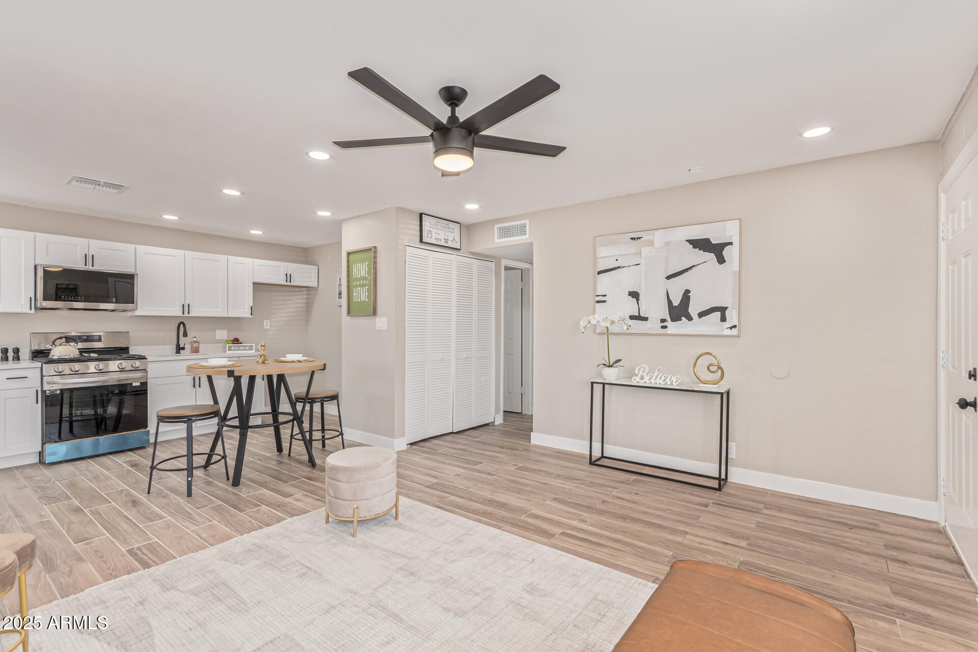 2503 E SOUTHGATE Avenue