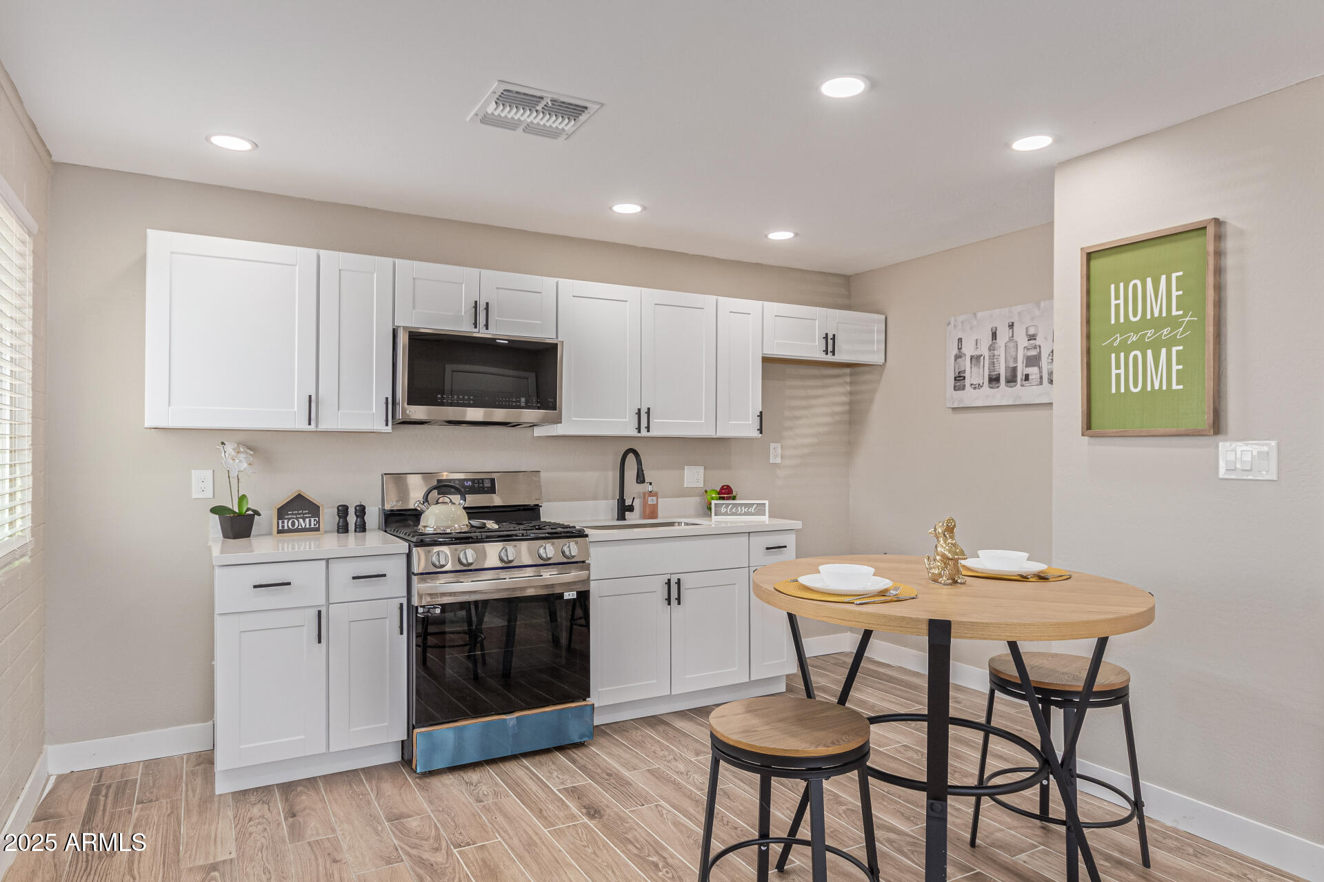 2503 E SOUTHGATE Avenue