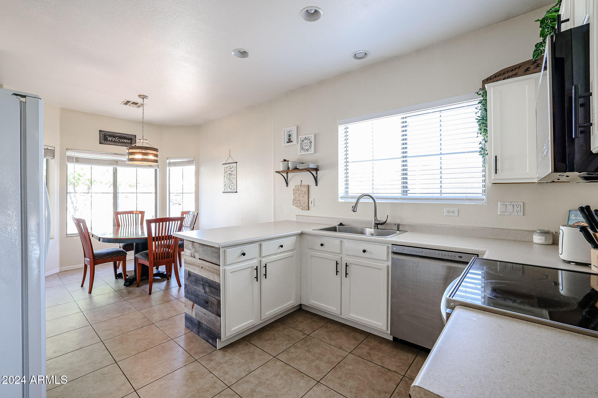 40802 N HEARST Drive