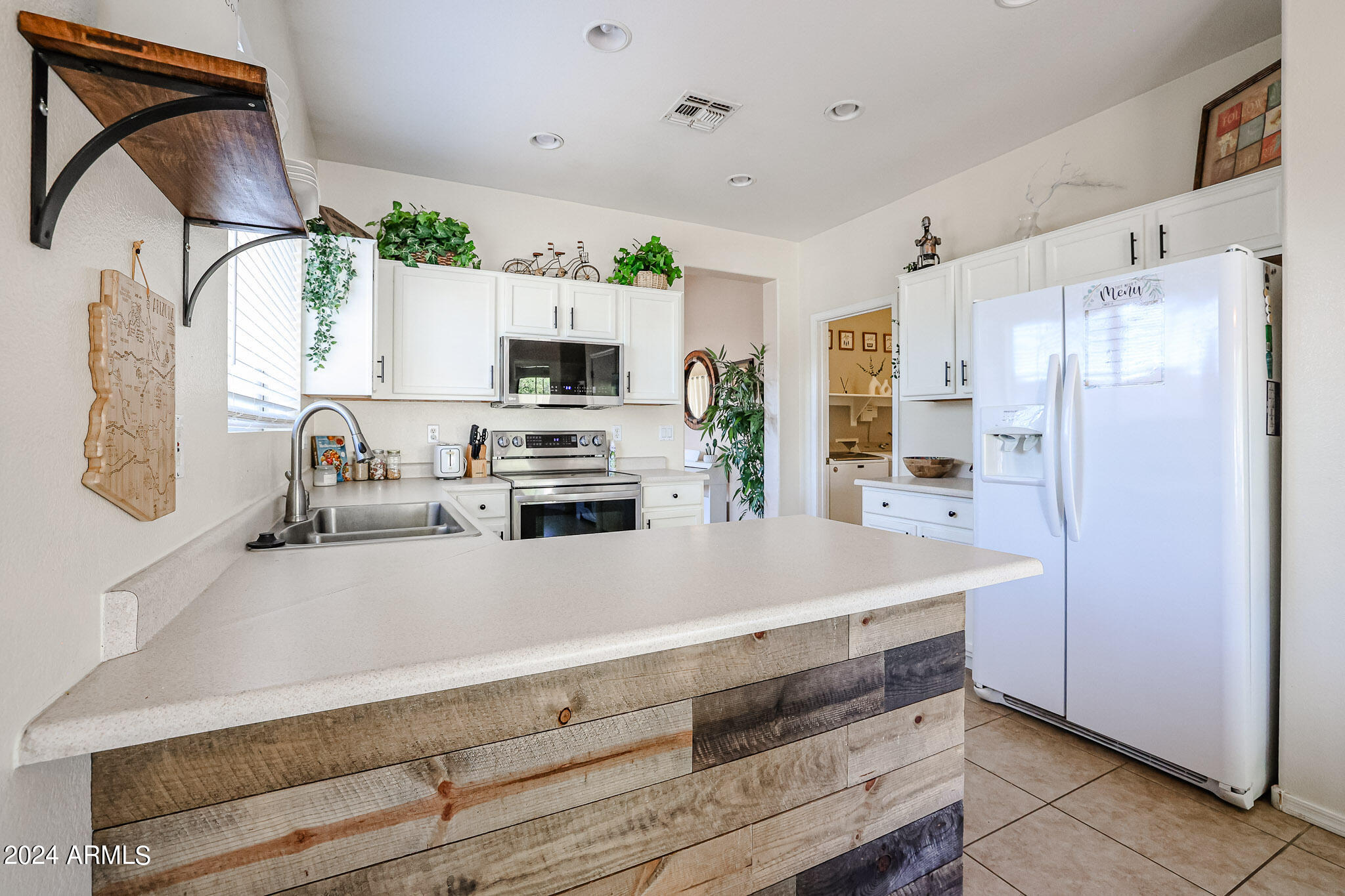 40802 N HEARST Drive