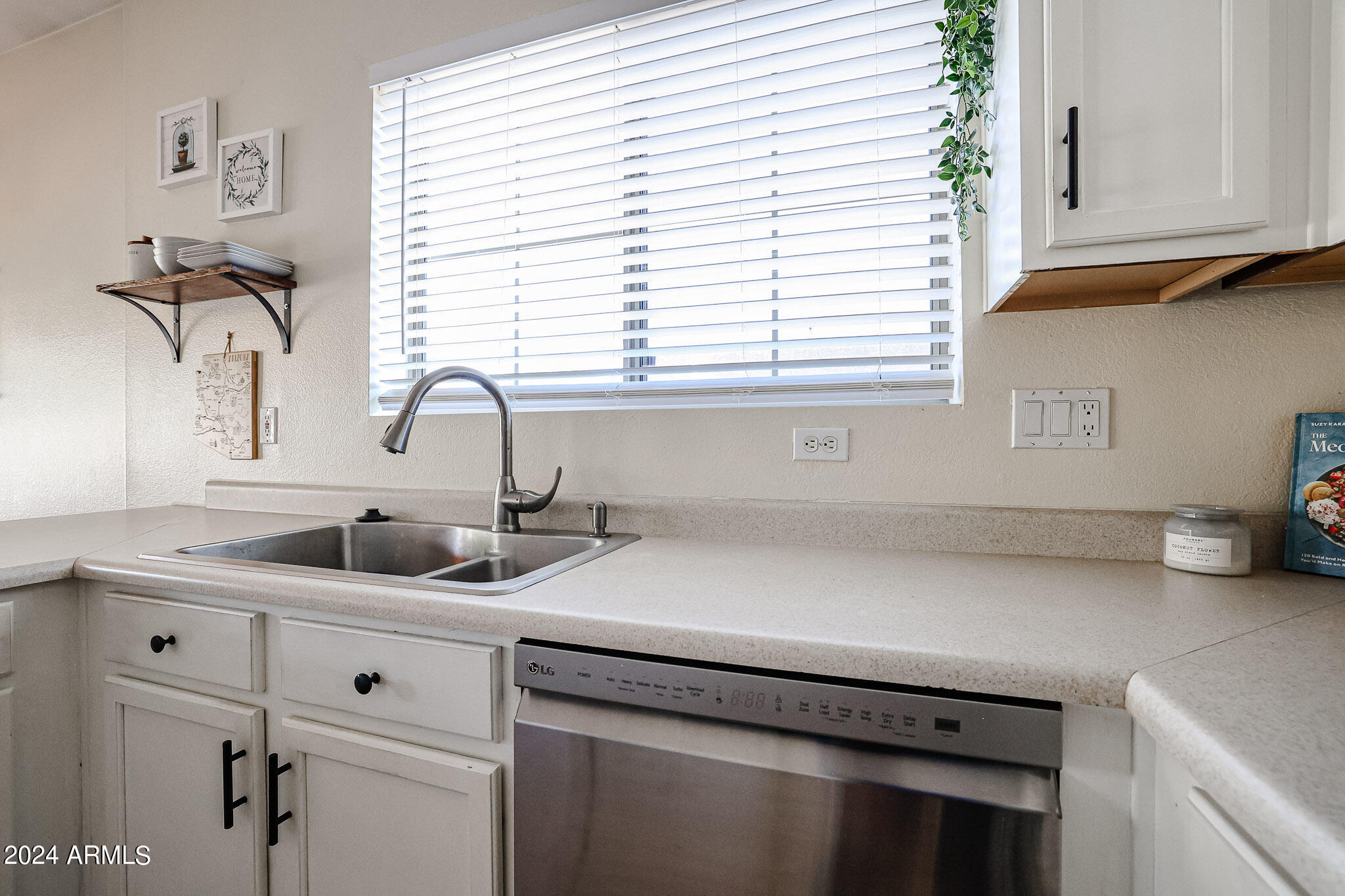 40802 N HEARST Drive