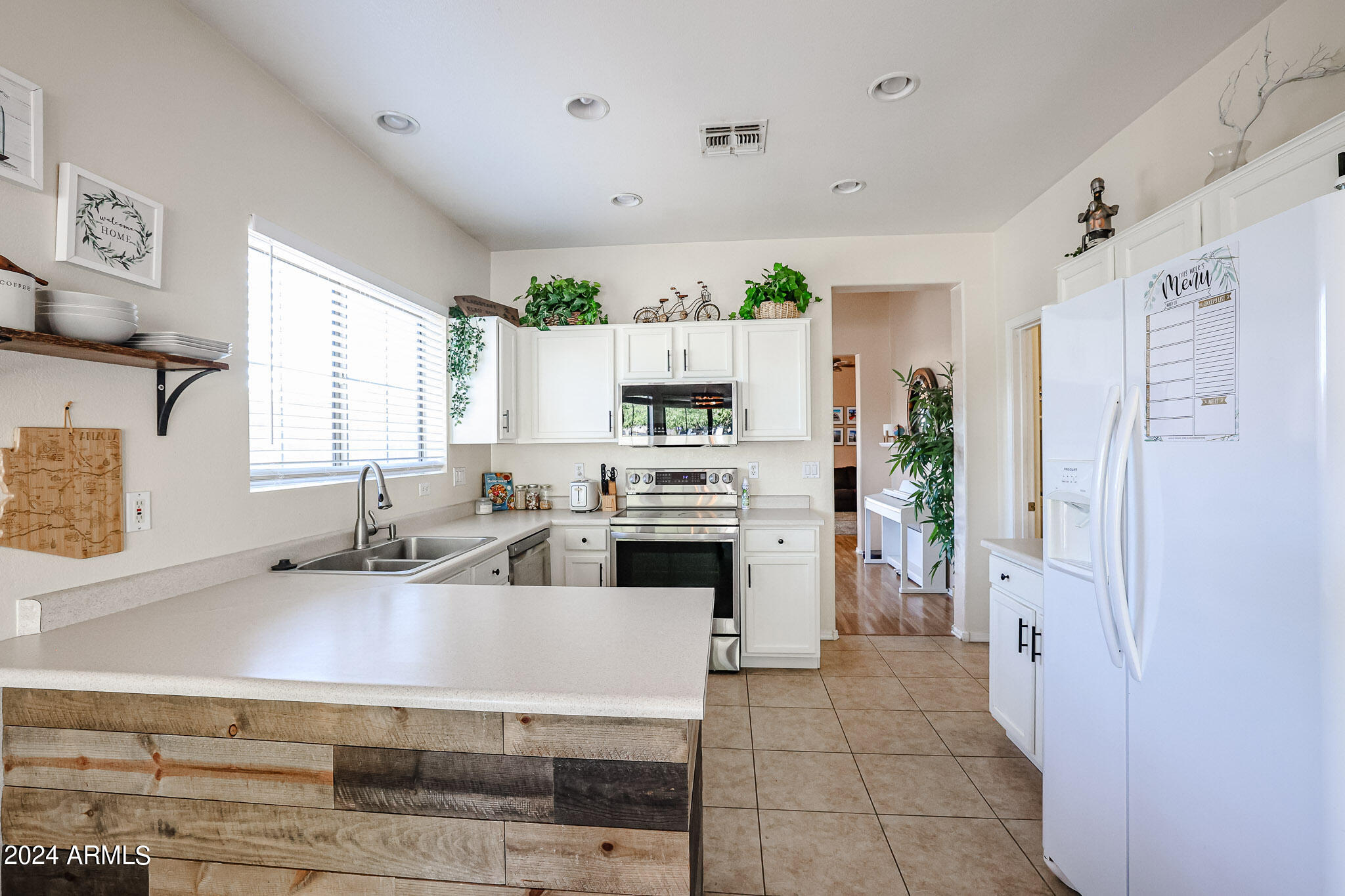 40802 N HEARST Drive