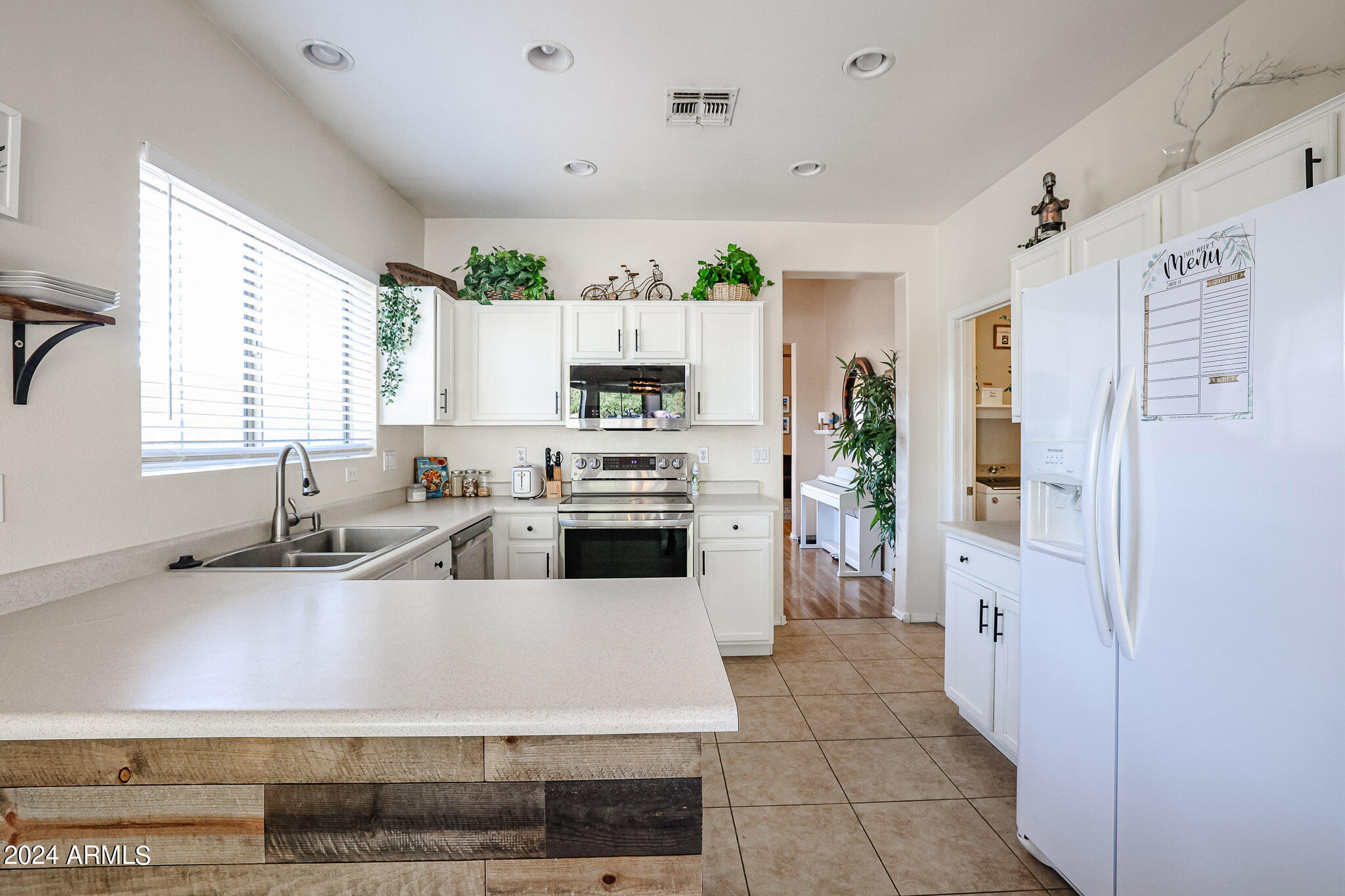 40802 N HEARST Drive