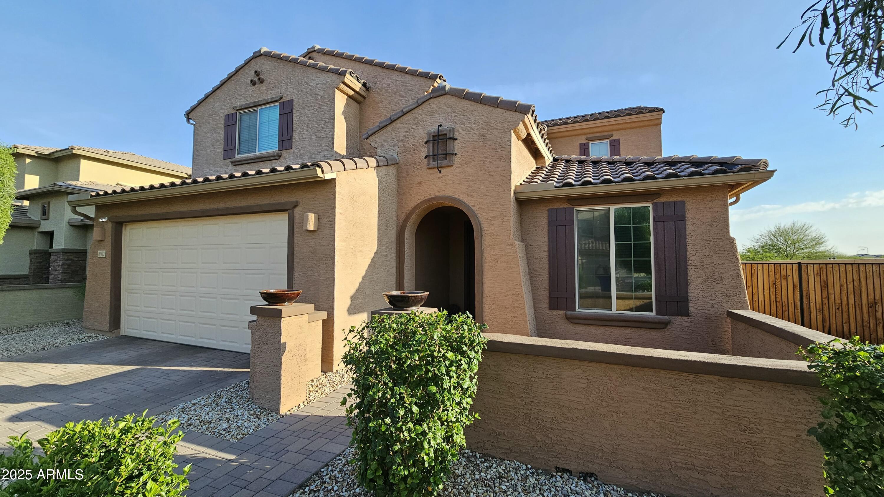 8902 W MARSHALL Avenue