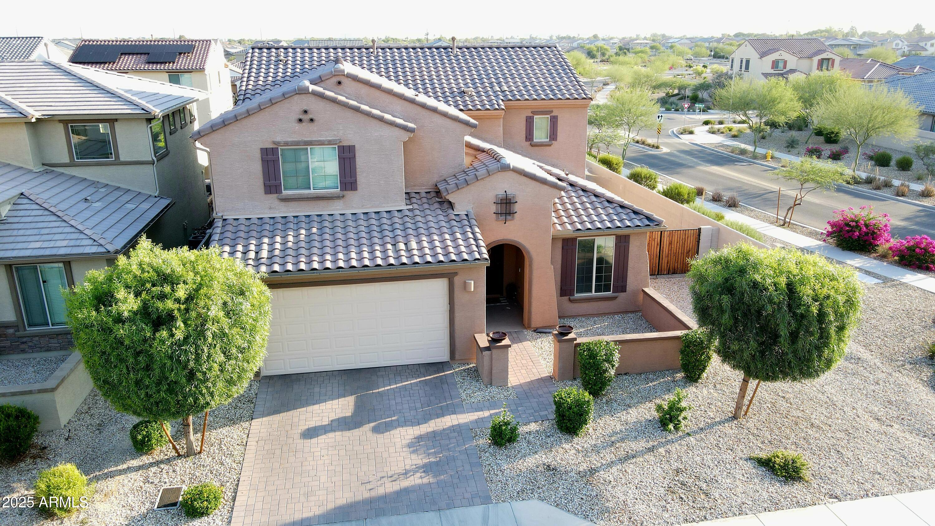 8902 W MARSHALL Avenue