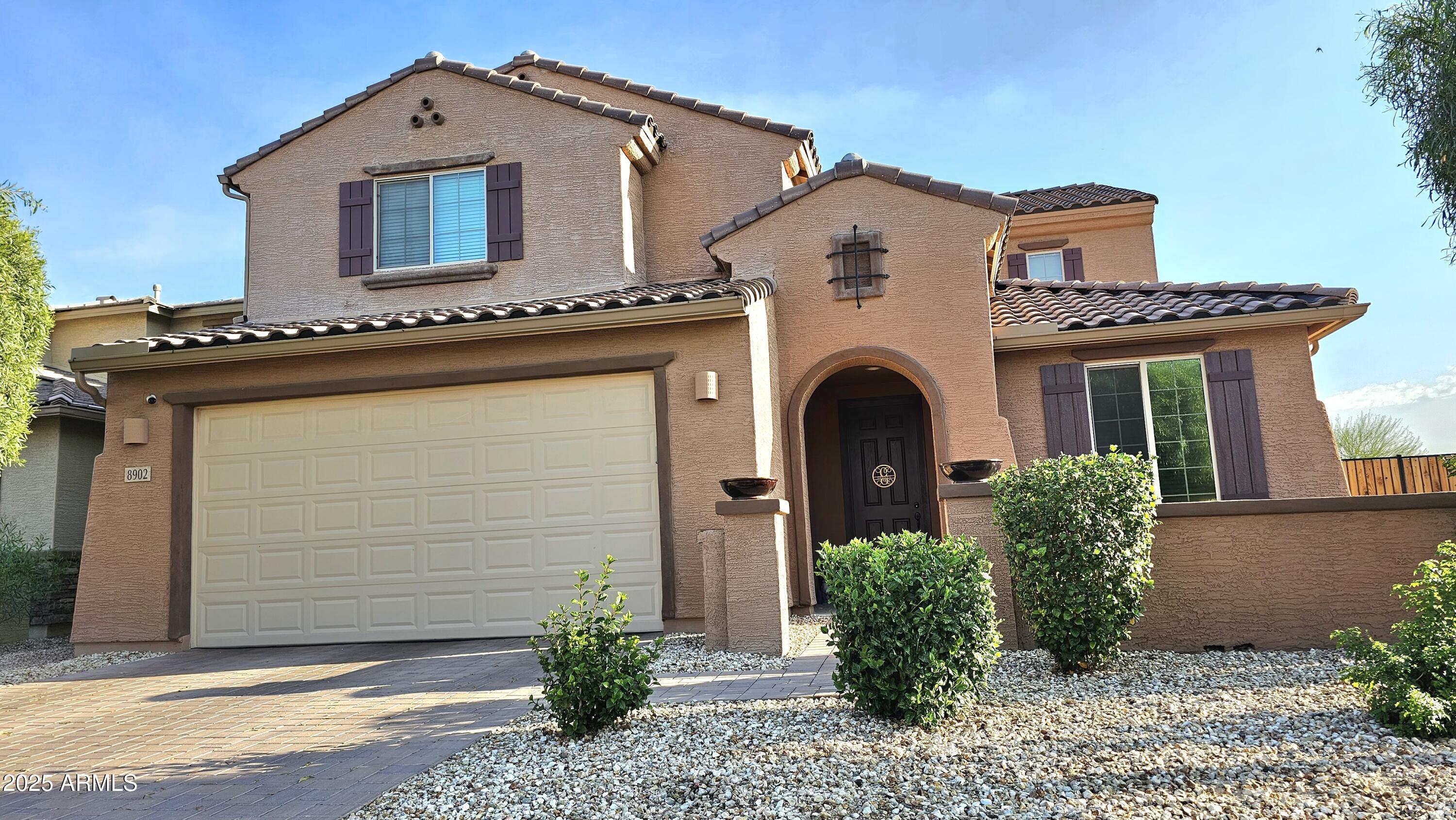 8902 W MARSHALL Avenue