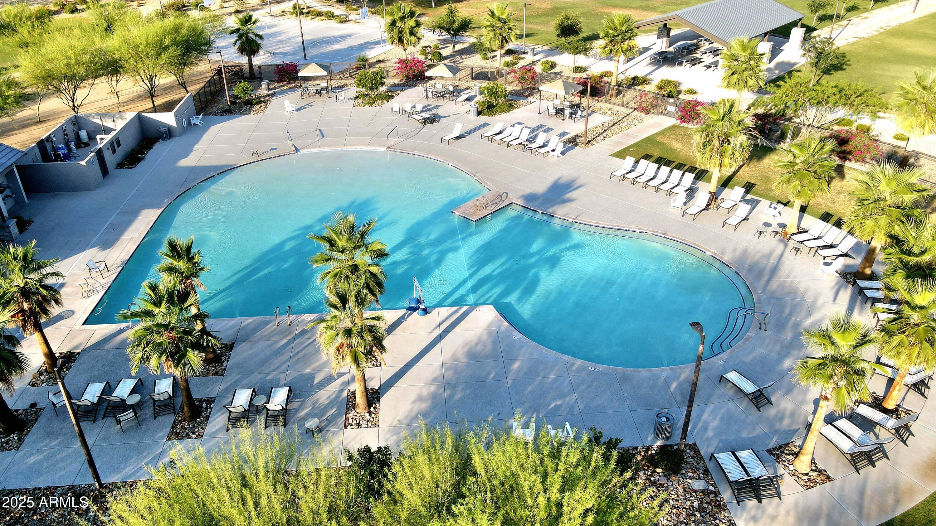 8902 W MARSHALL Avenue