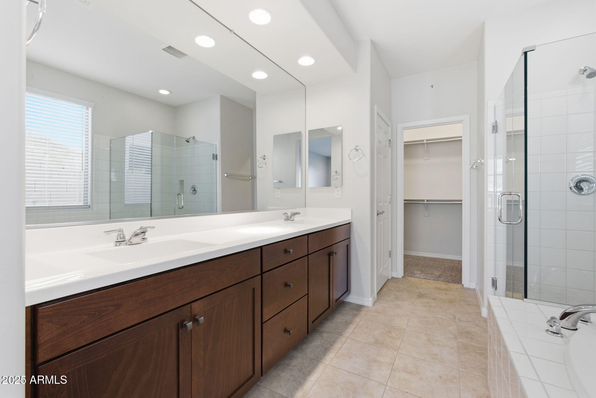 8902 W MARSHALL Avenue