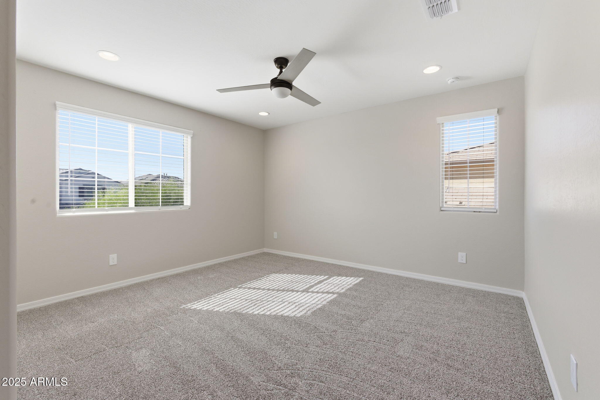 8902 W MARSHALL Avenue