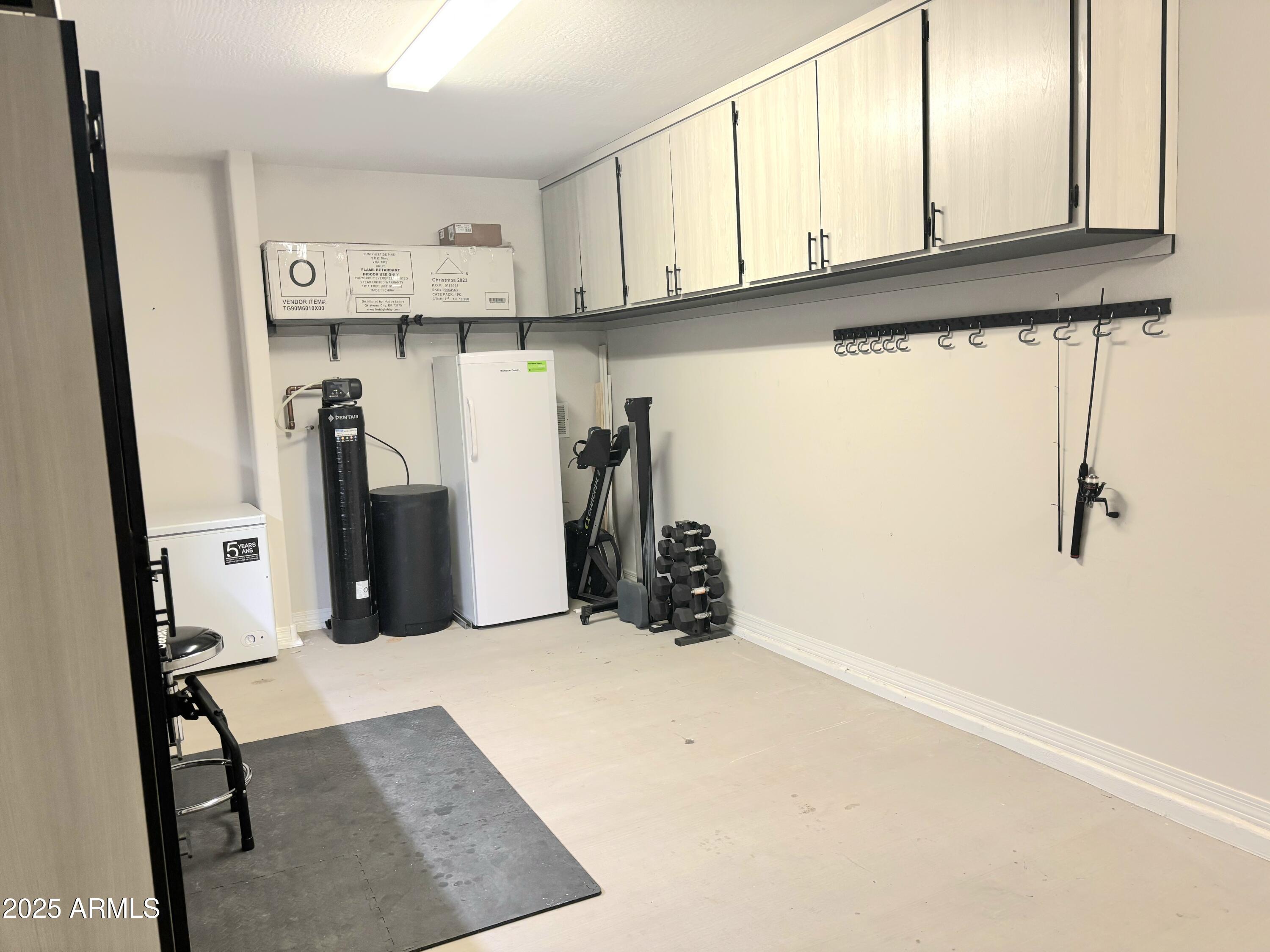 8902 W MARSHALL Avenue