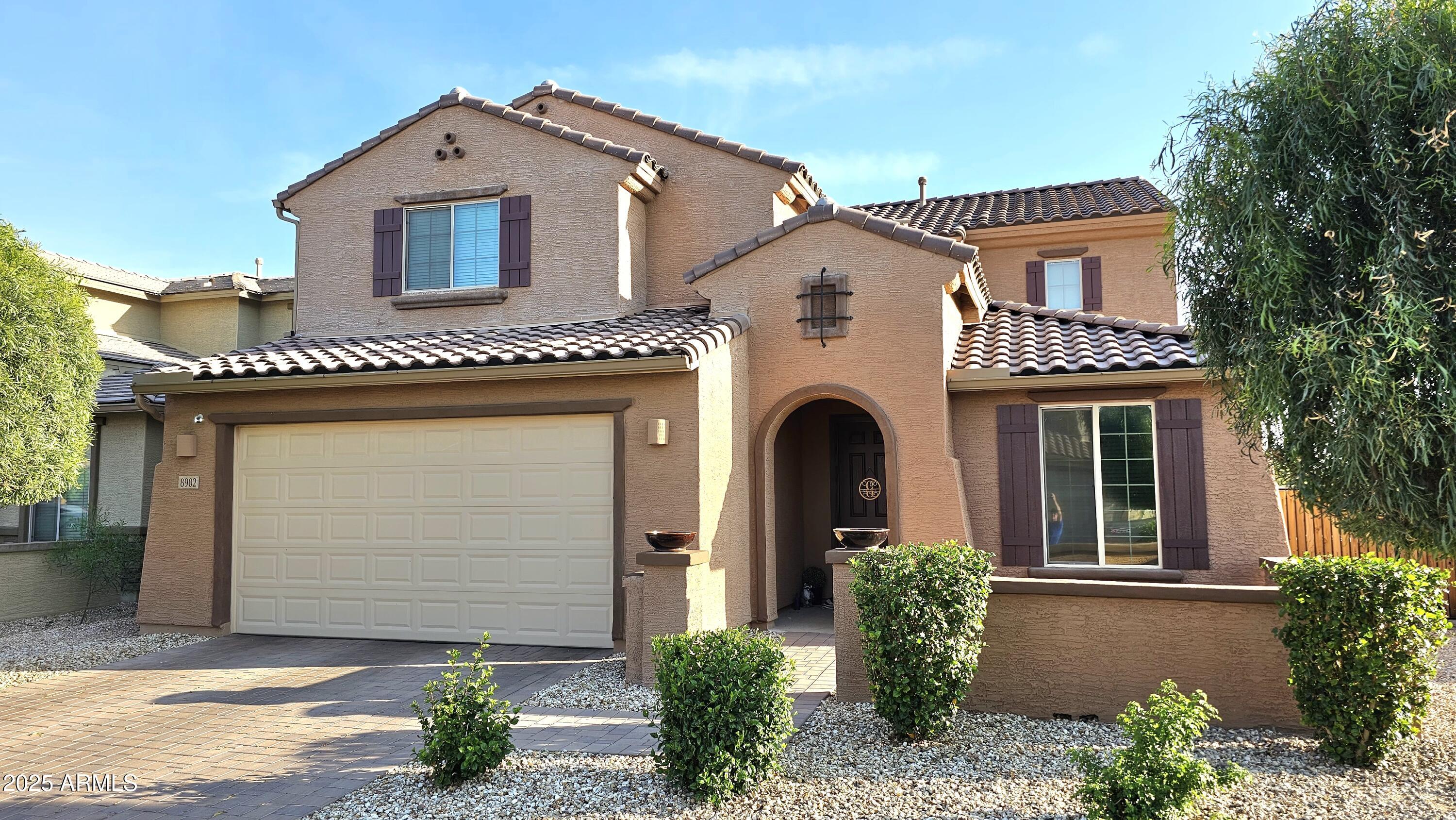 8902 W MARSHALL Avenue