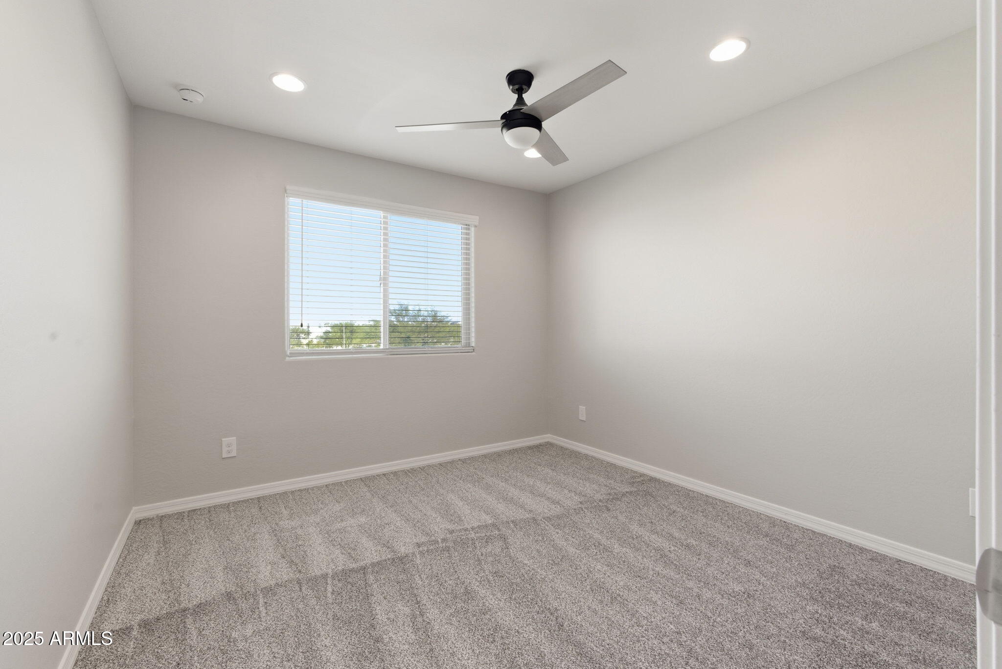 8902 W MARSHALL Avenue