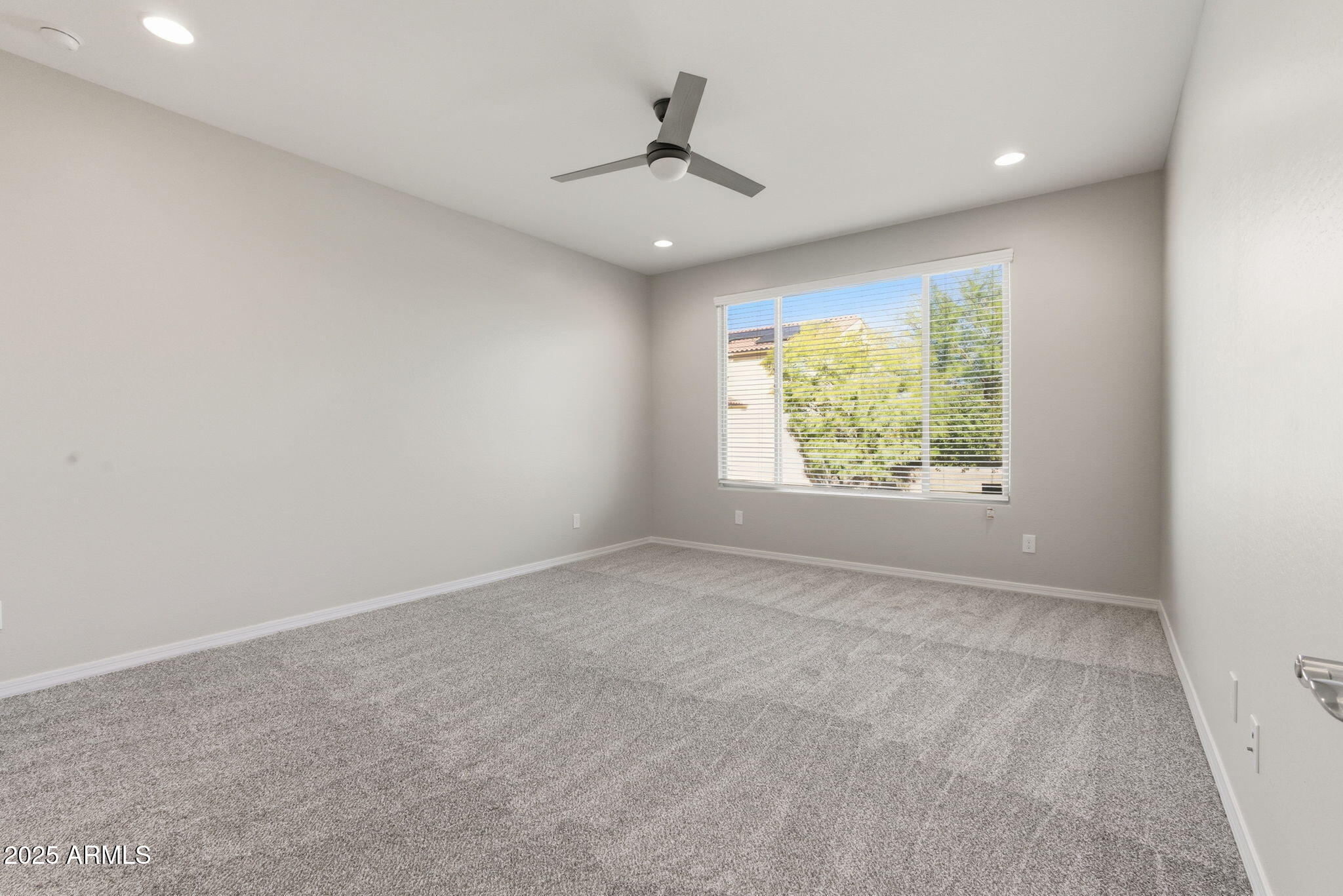 8902 W MARSHALL Avenue