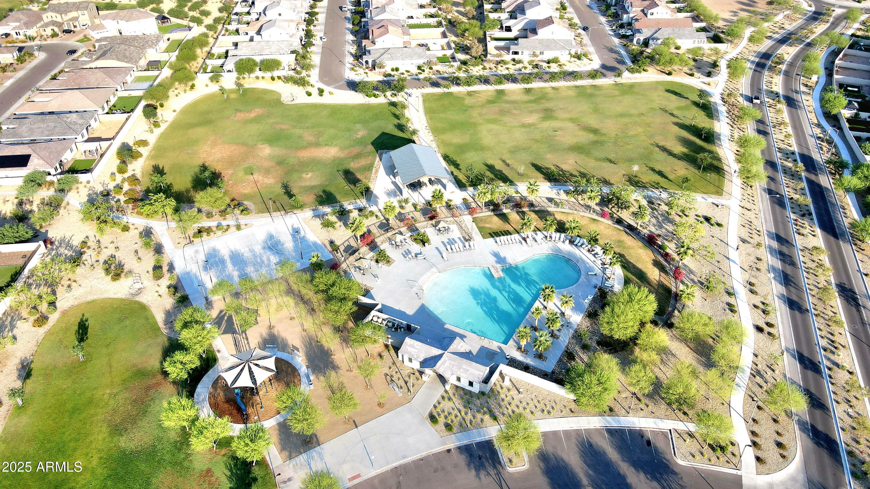 8902 W MARSHALL Avenue