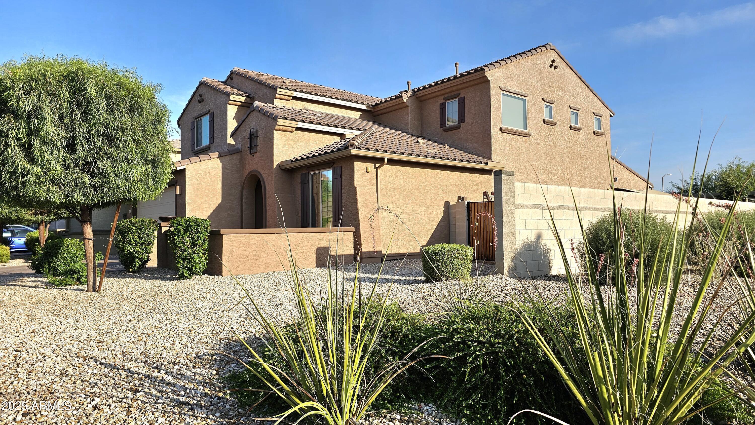 8902 W MARSHALL Avenue