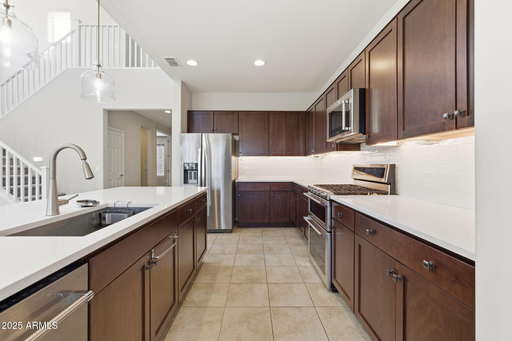 8902 W MARSHALL Avenue