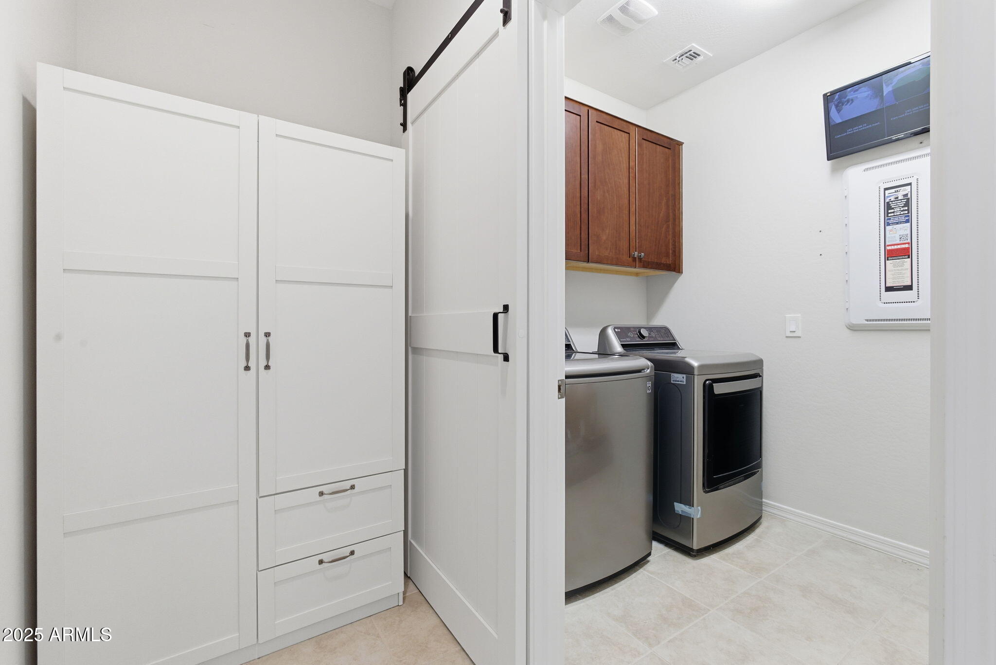 8902 W MARSHALL Avenue