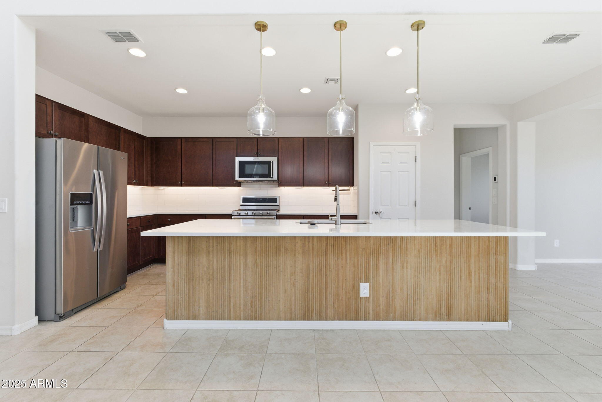 8902 W MARSHALL Avenue