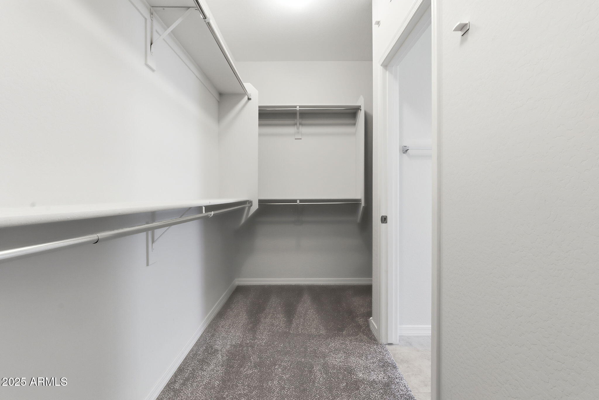 8902 W MARSHALL Avenue