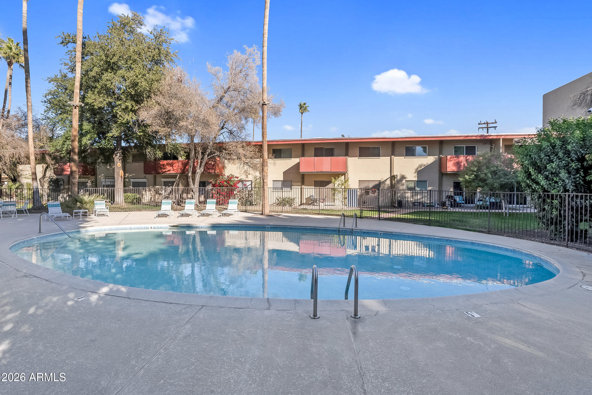 355 E THOMAS Road B208