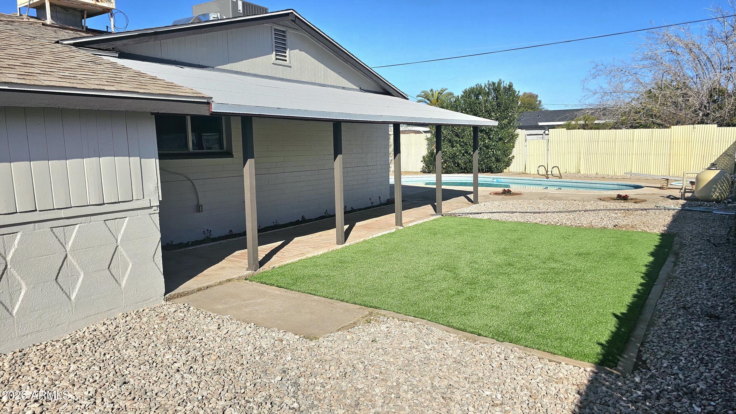 2308 E DELGADO Street