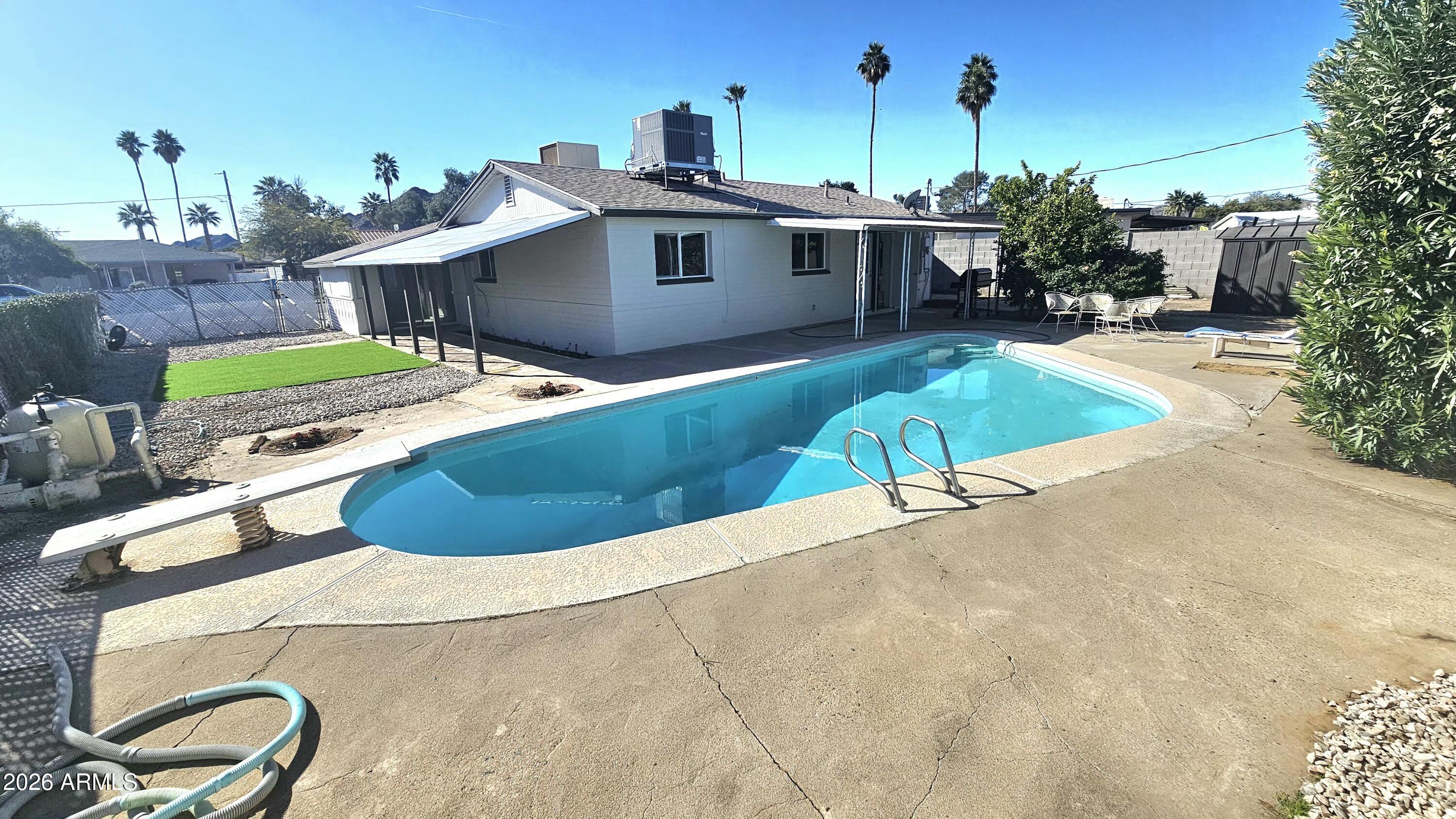 2308 E DELGADO Street