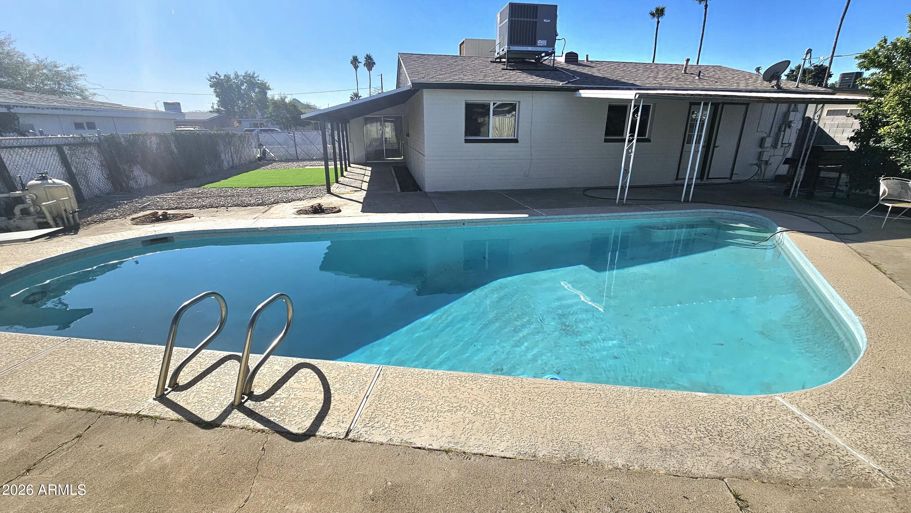 2308 E DELGADO Street