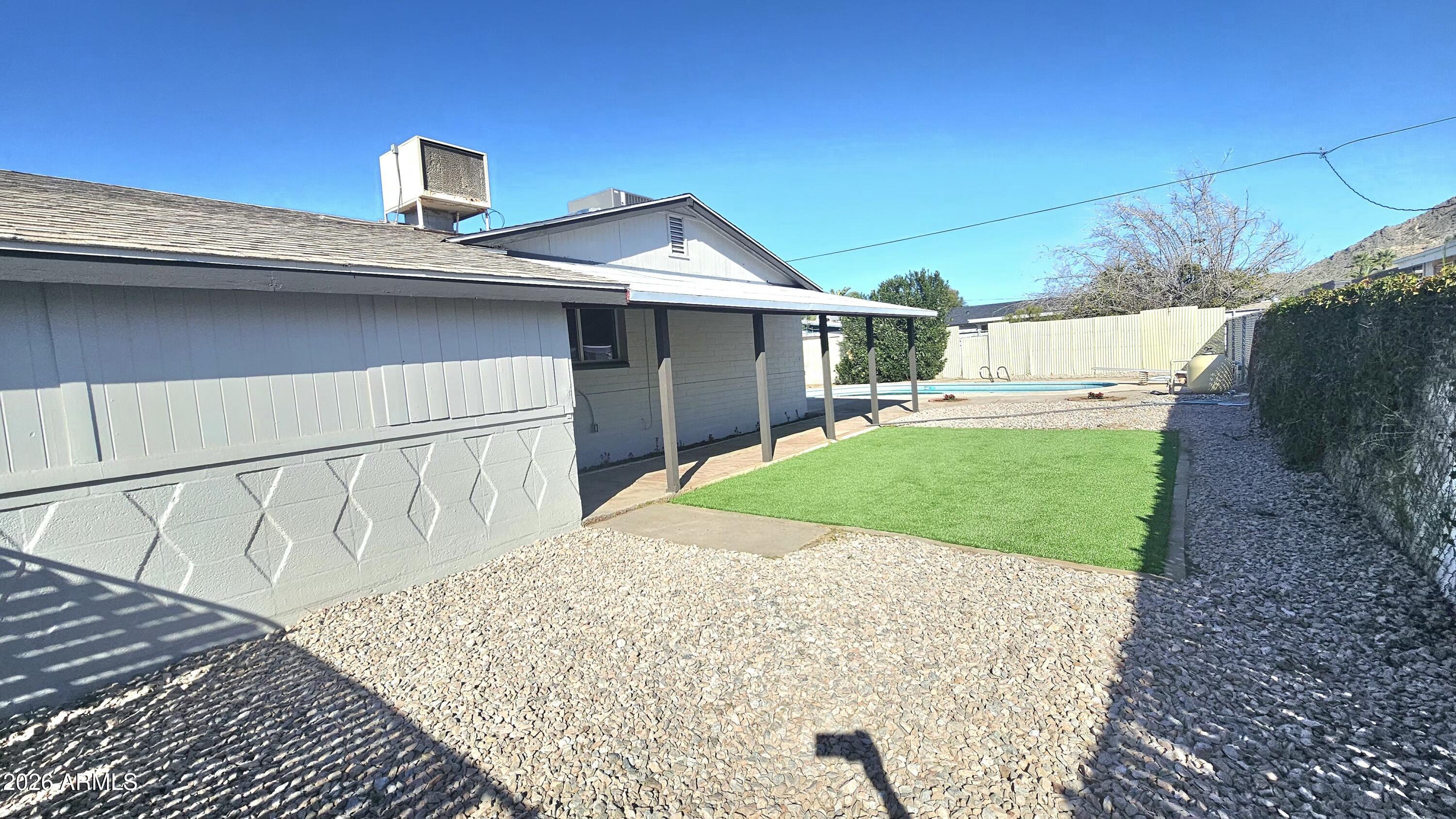 2308 E DELGADO Street