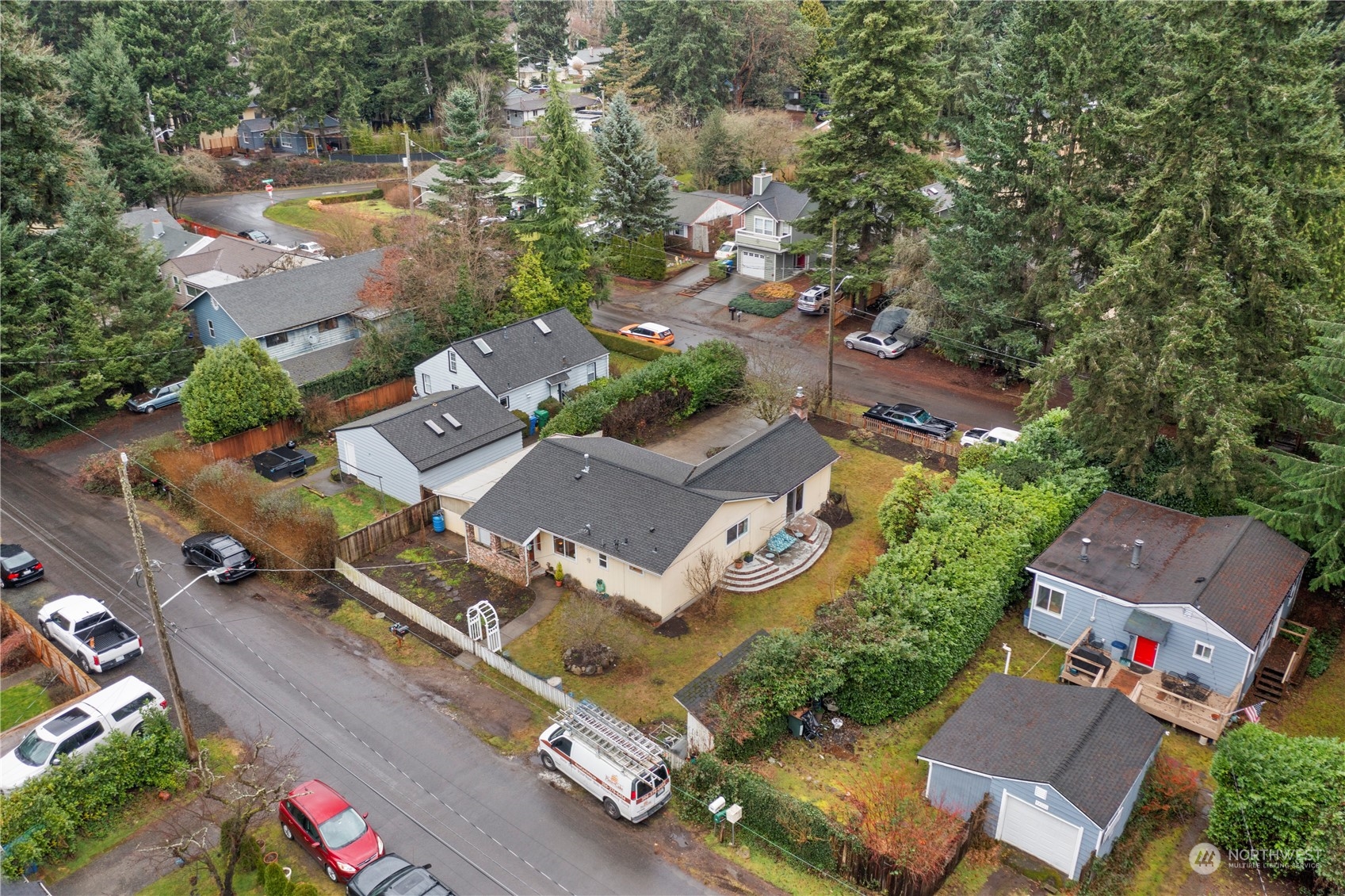 14011 Roslyn Place N