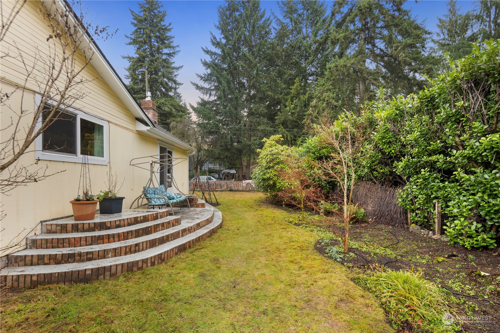 14011 Roslyn Place N