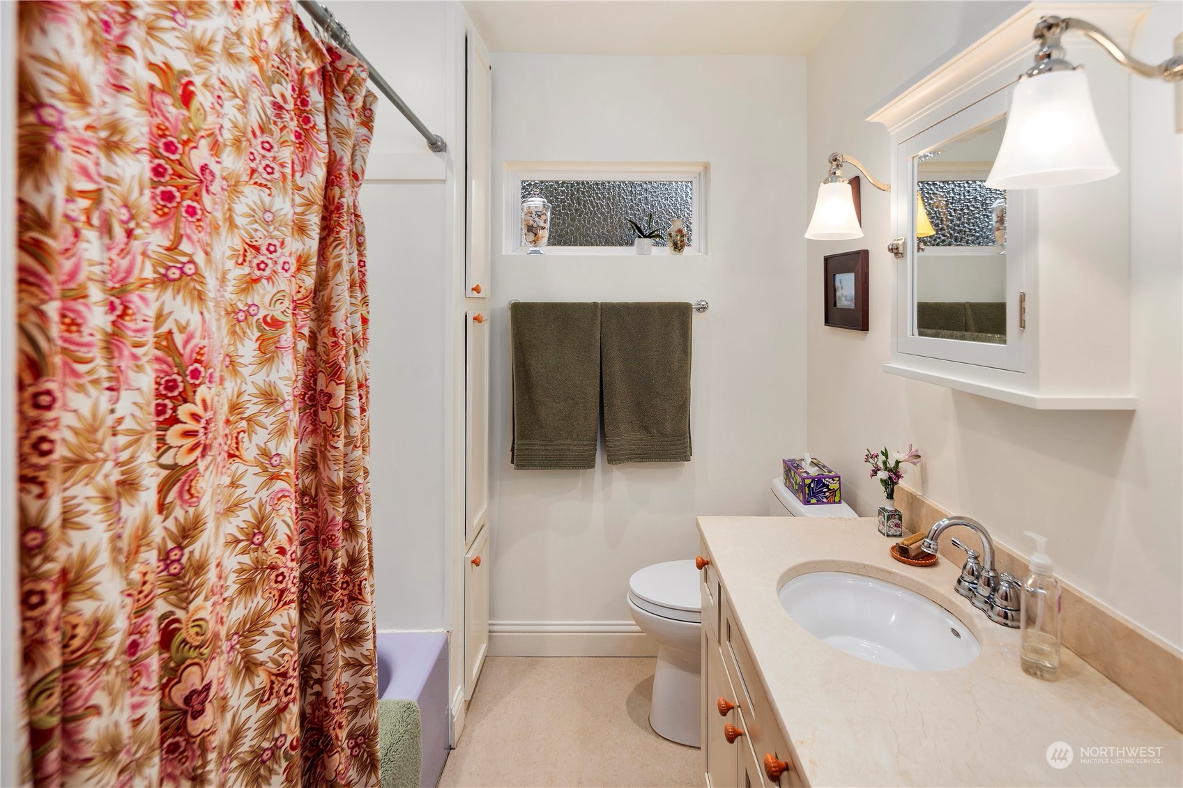 14011 Roslyn Place N