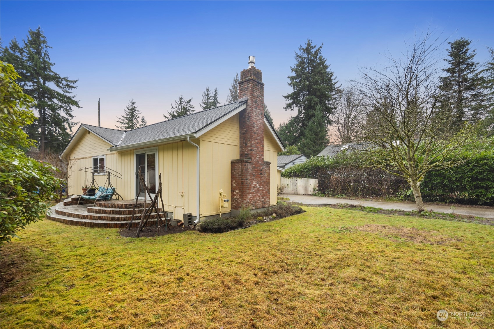 14011 Roslyn Place N