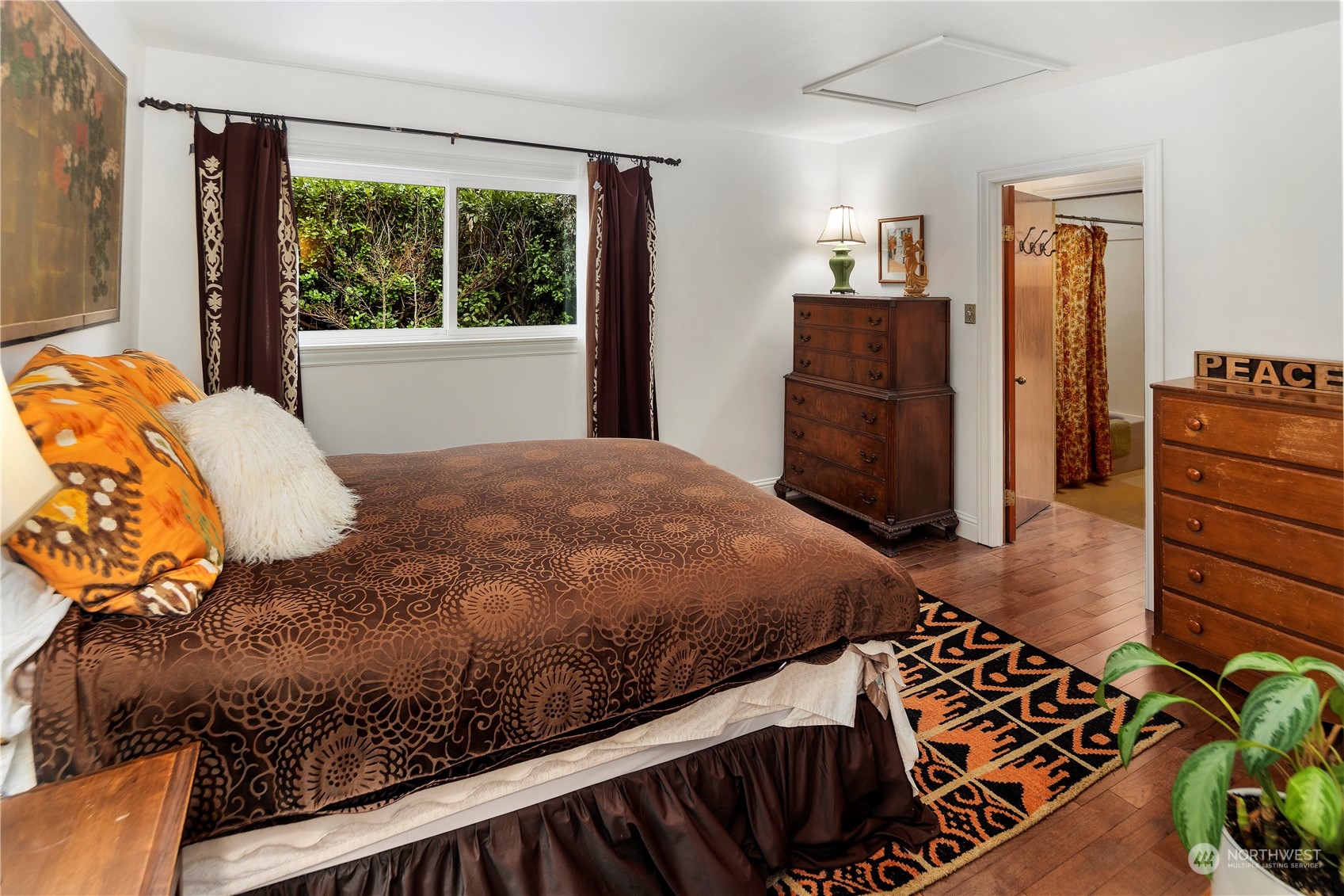 14011 Roslyn Place N