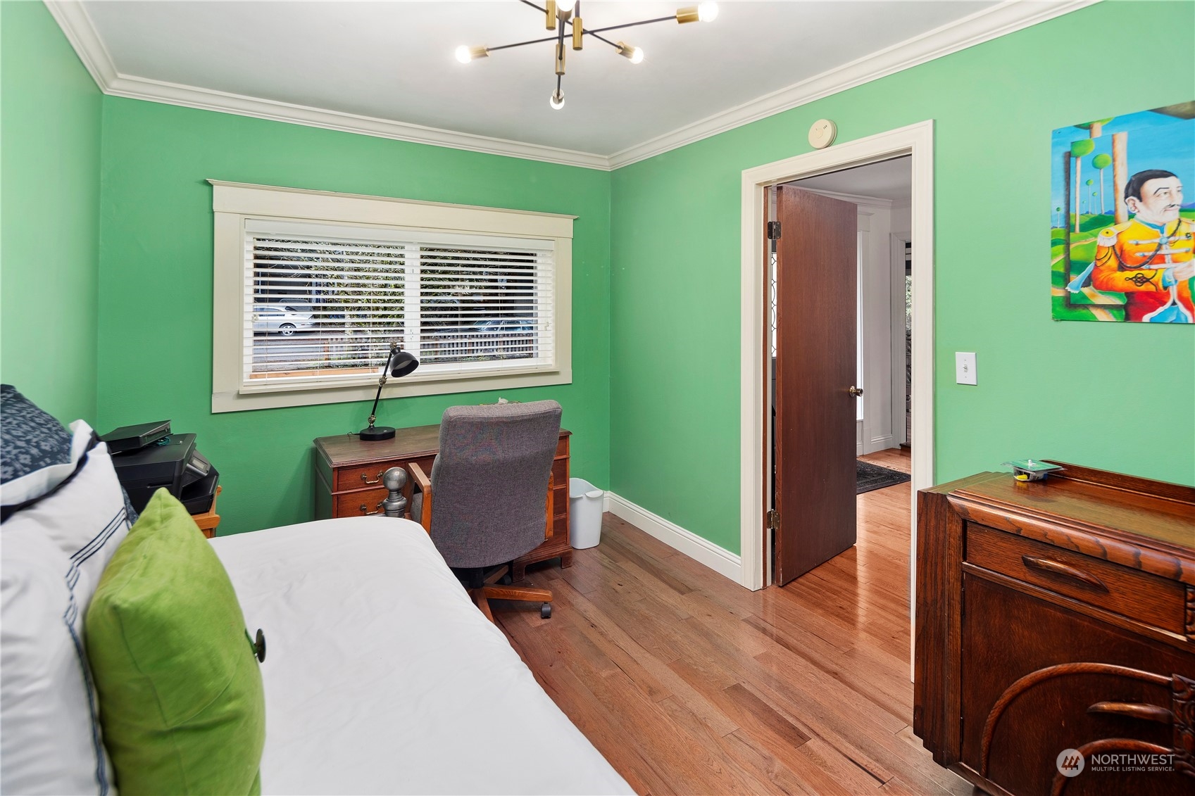 14011 Roslyn Place N