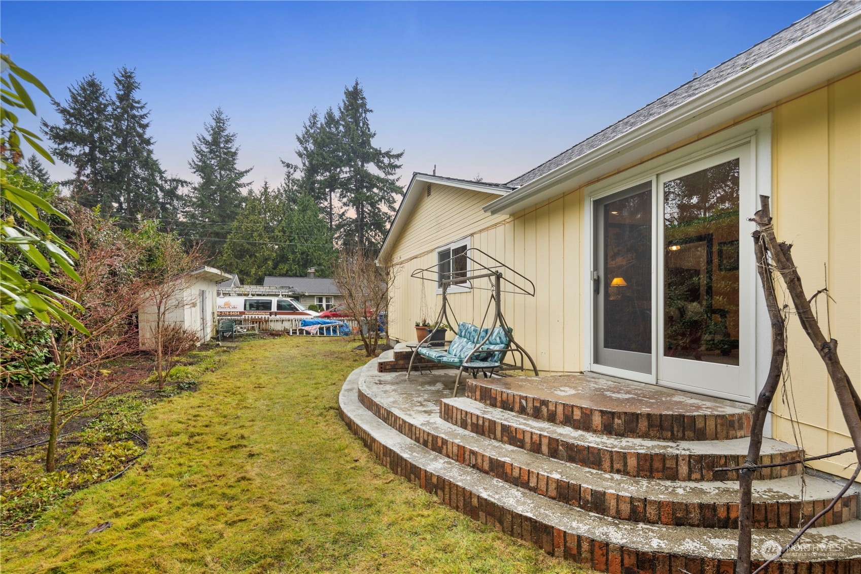 14011 Roslyn Place N