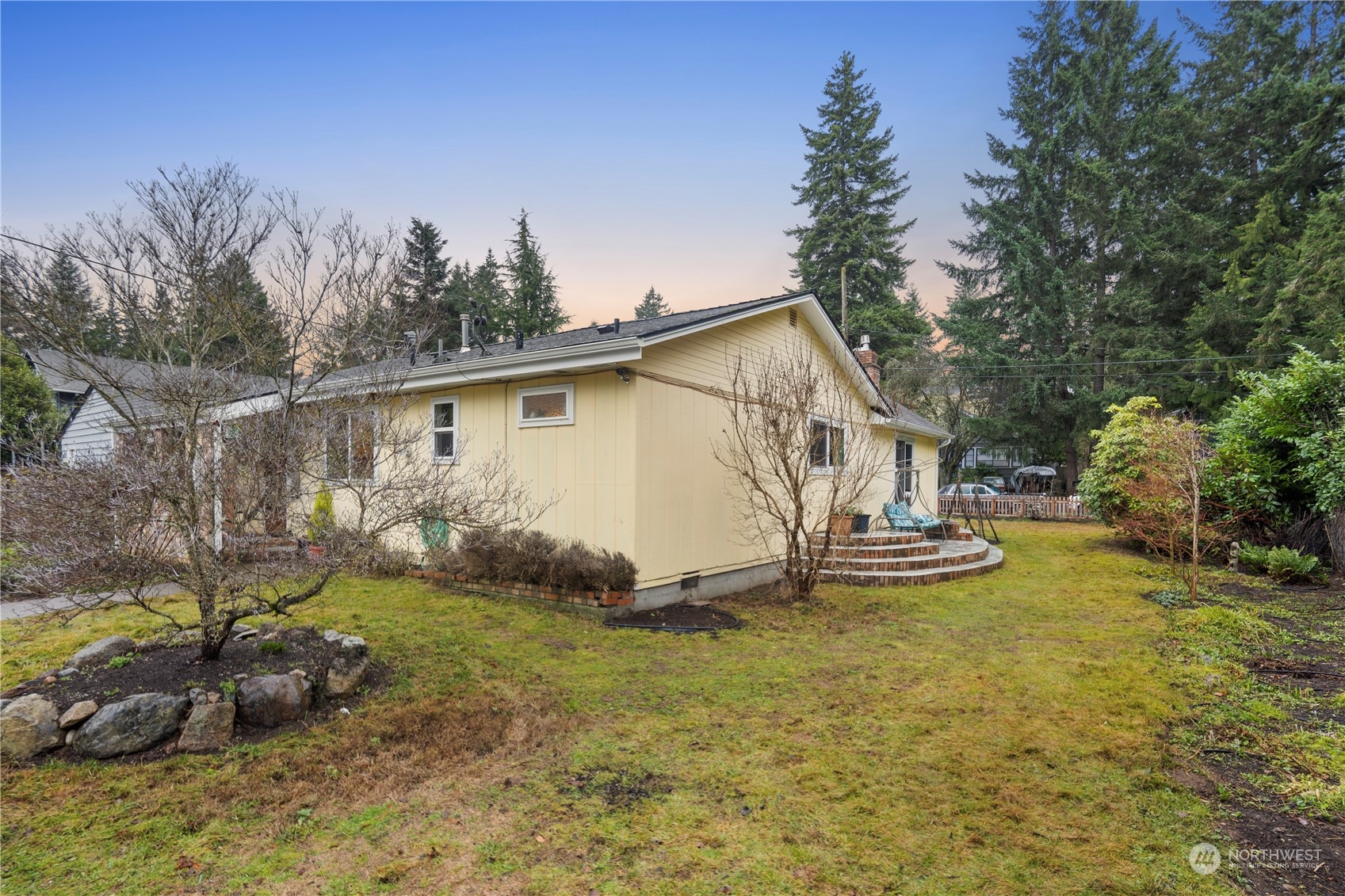 14011 Roslyn Place N