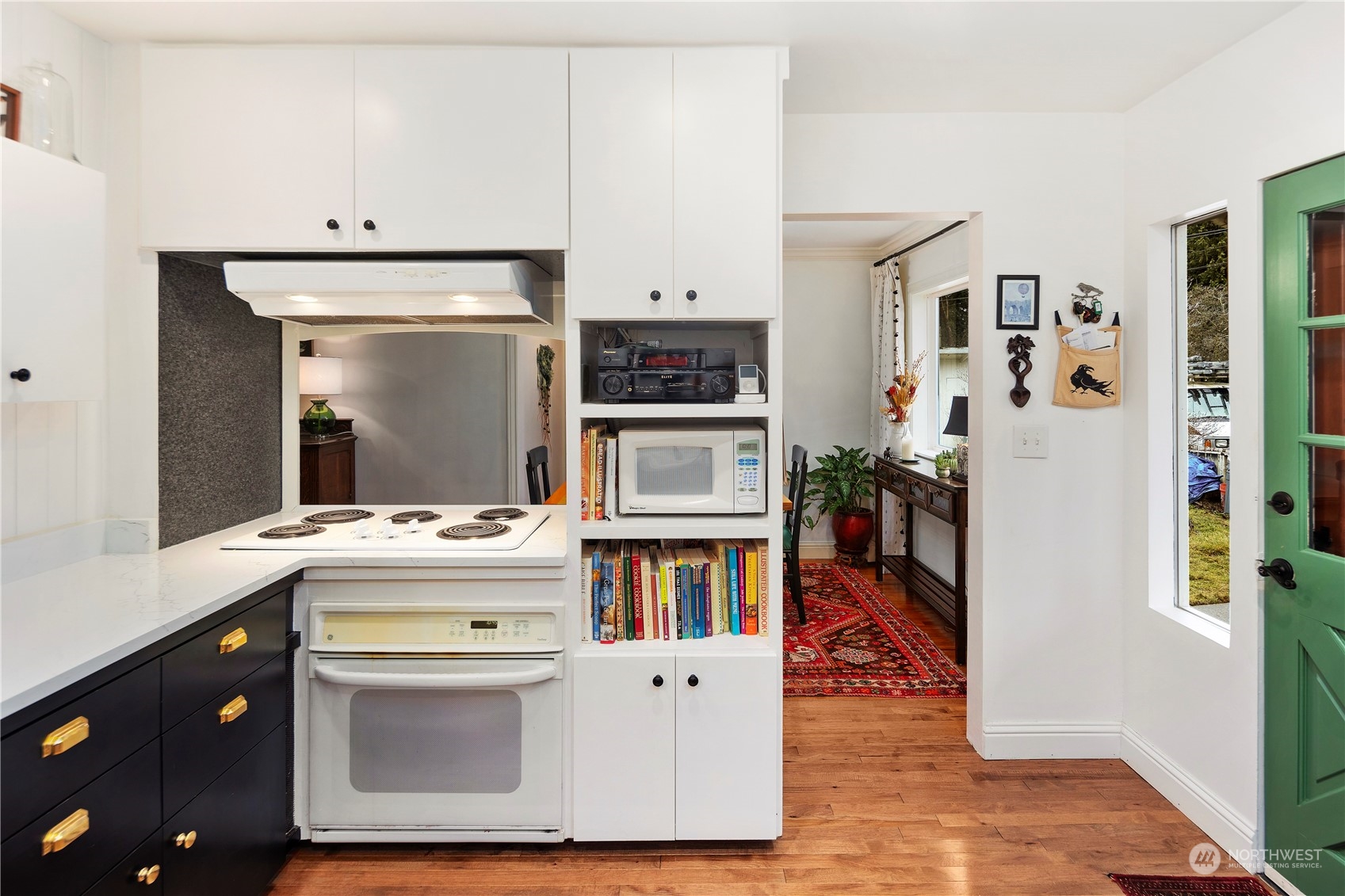 14011 Roslyn Place N