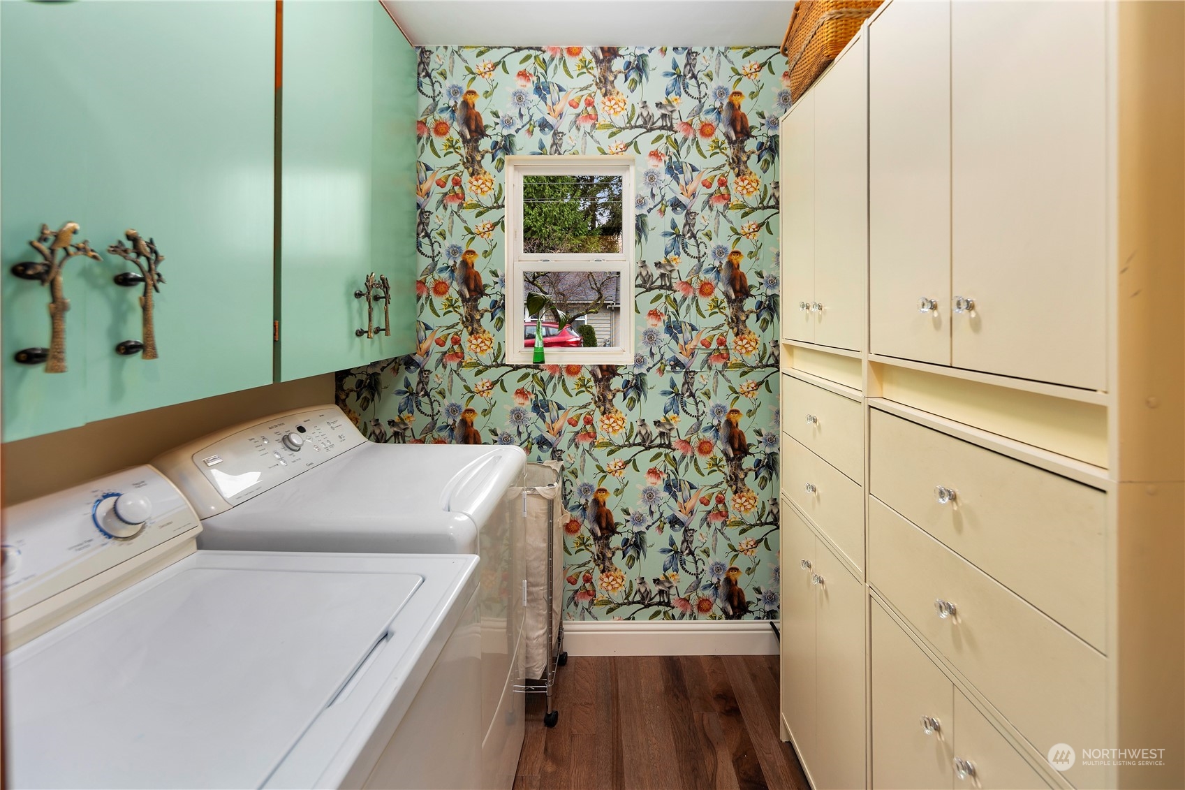 14011 Roslyn Place N