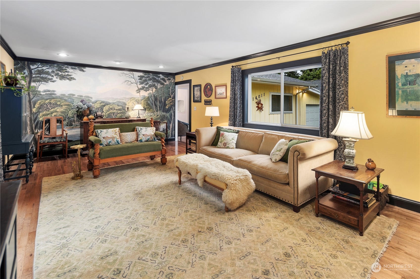 14011 Roslyn Place N