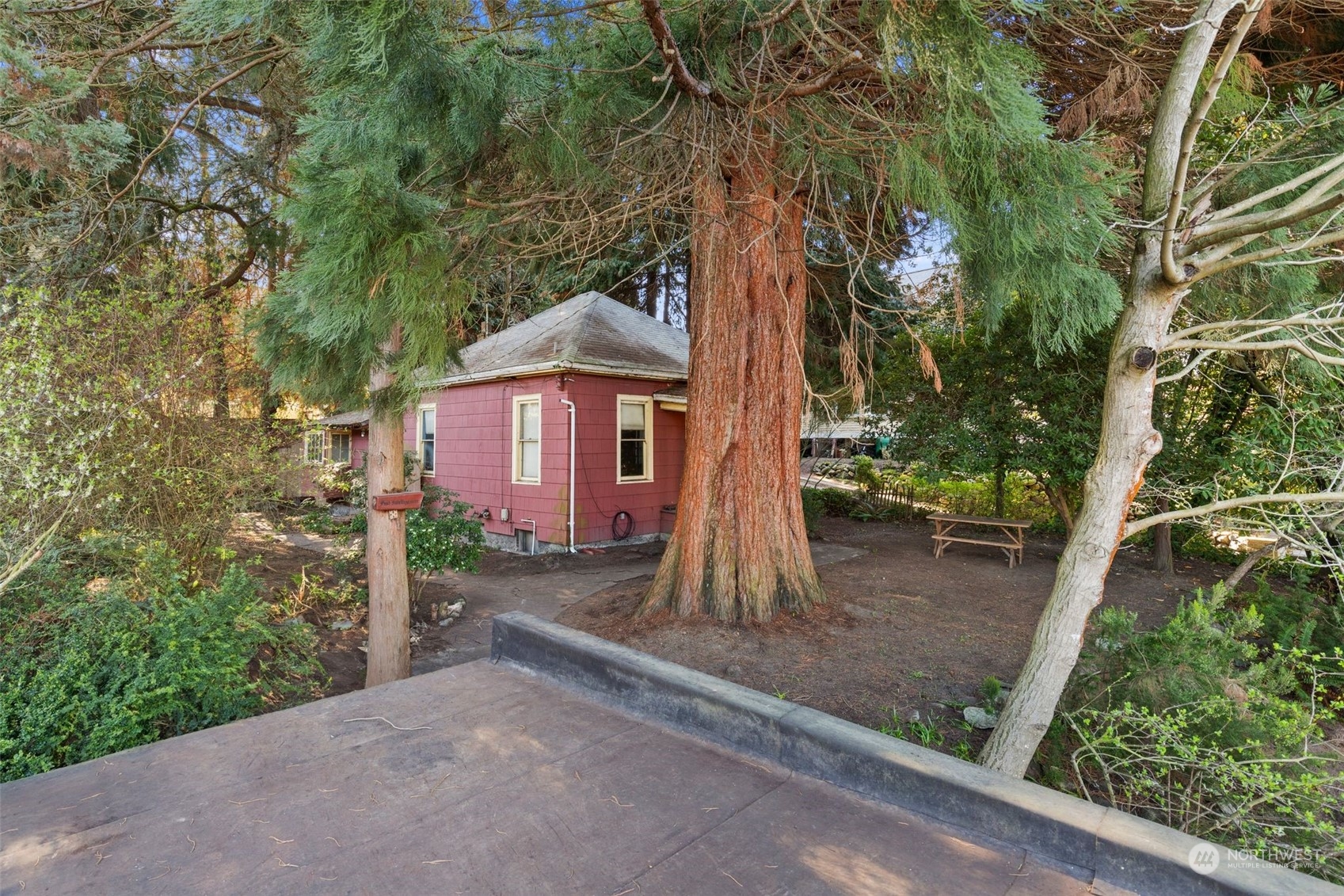 5834 Woodlawn Avenue N